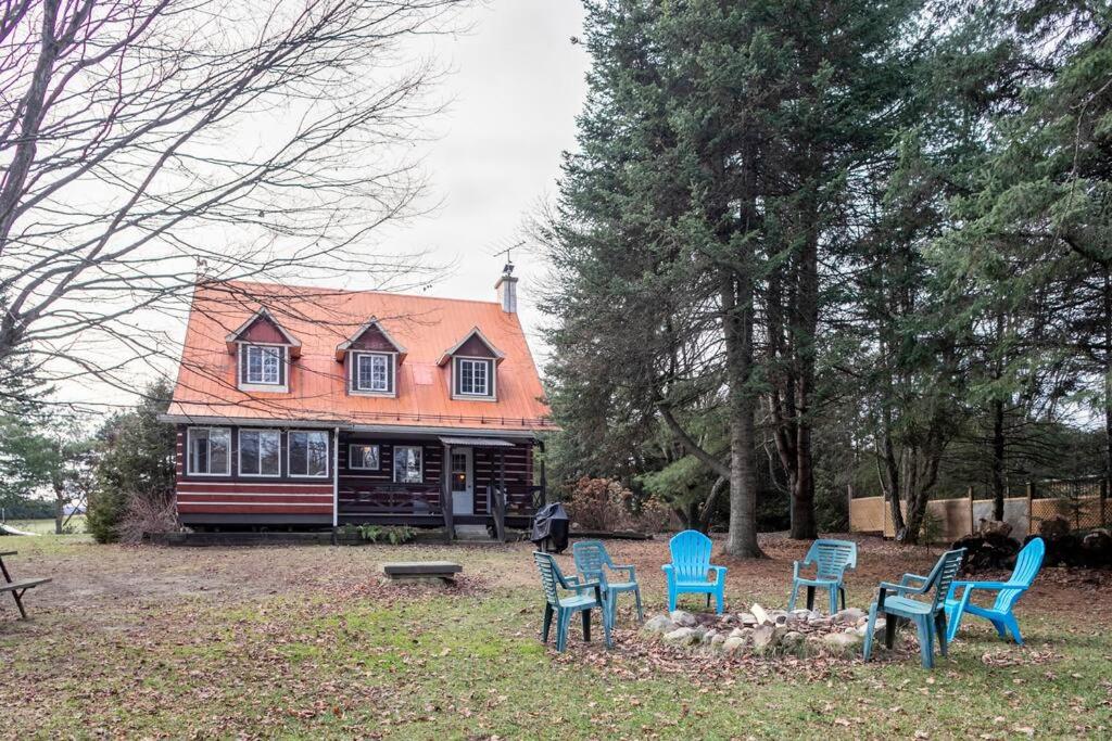Country cottage on the banks of the Red River