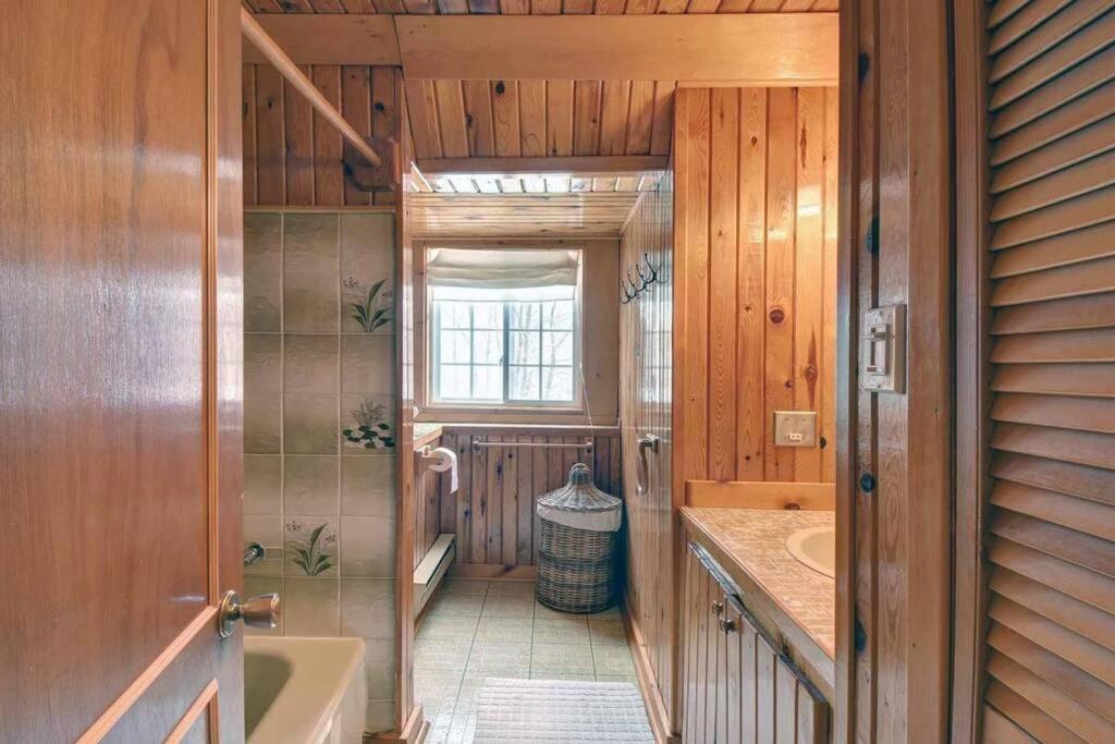 Country cottage on the banks of the Red River