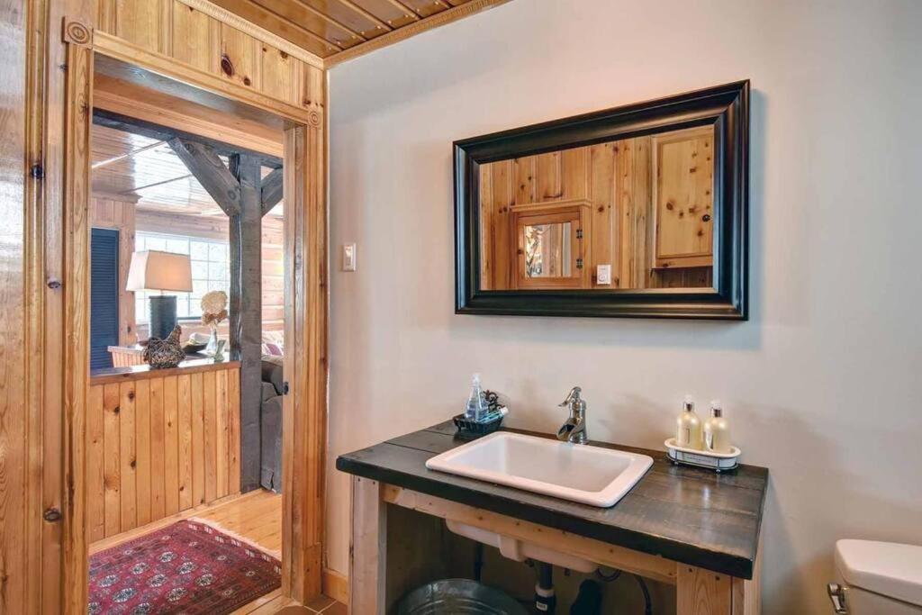Country cottage on the banks of the Red River