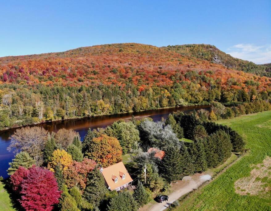Country cottage on the banks of the Red River