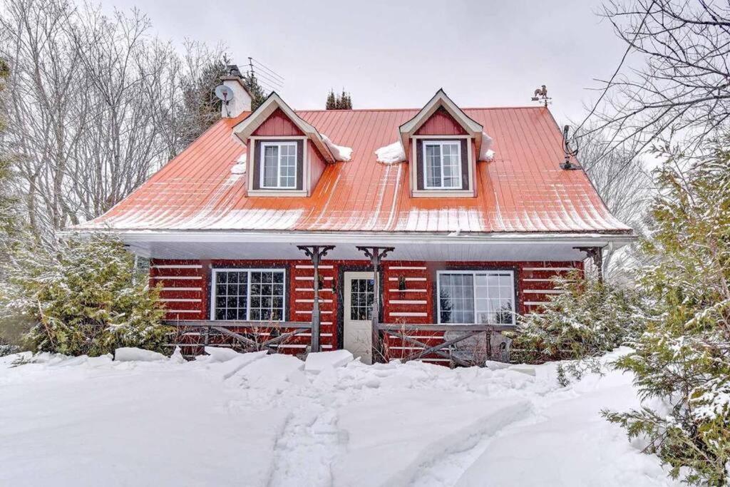 Country cottage on the banks of the Red River