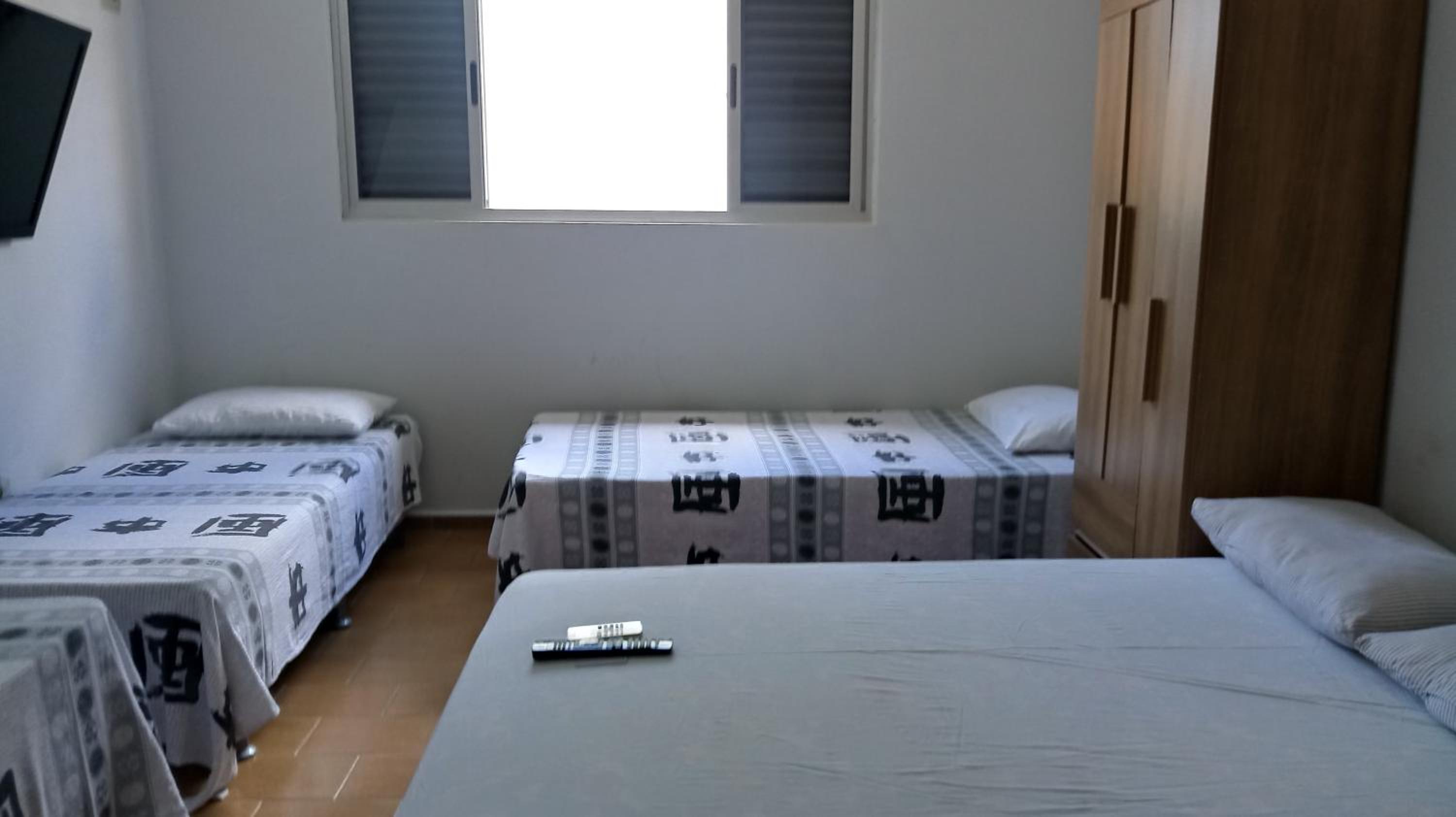 Sobrado Parque Mae Bonifacia 4 suites com ar e piscina