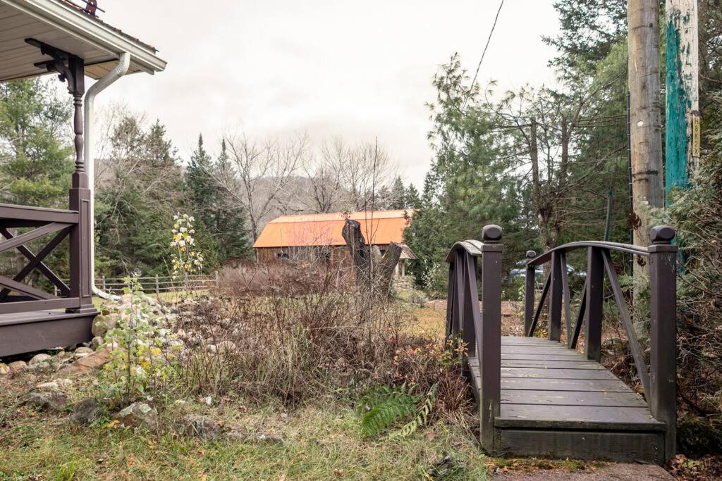Country cottage on the banks of the Red River