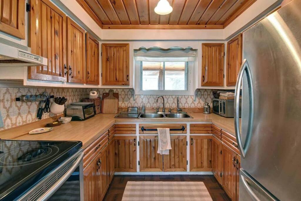 Country cottage on the banks of the Red River