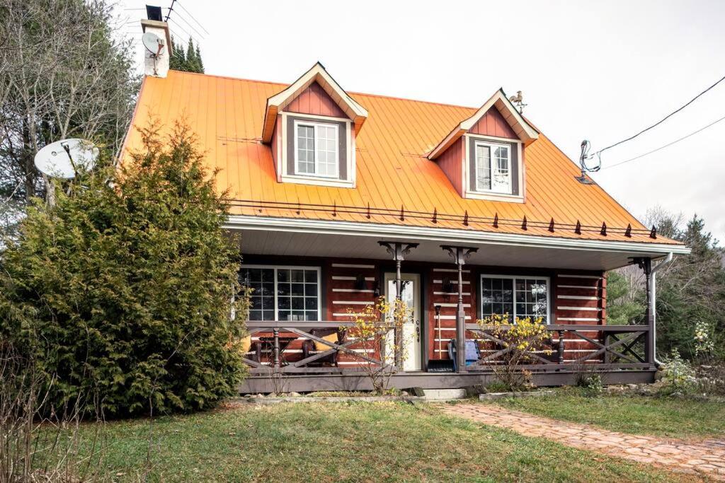 Country cottage on the banks of the Red River