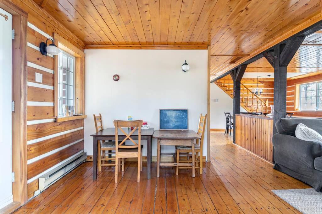 Country cottage on the banks of the Red River