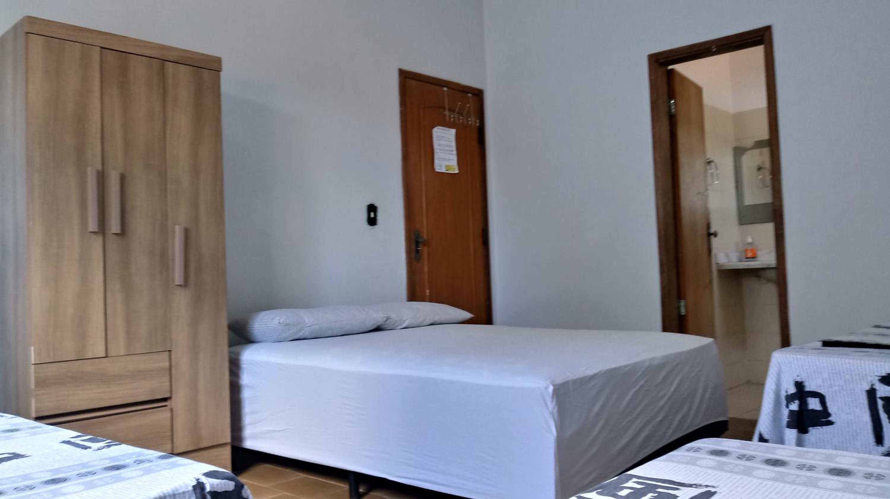 Sobrado Parque Mae Bonifacia 4 suites com ar e piscina