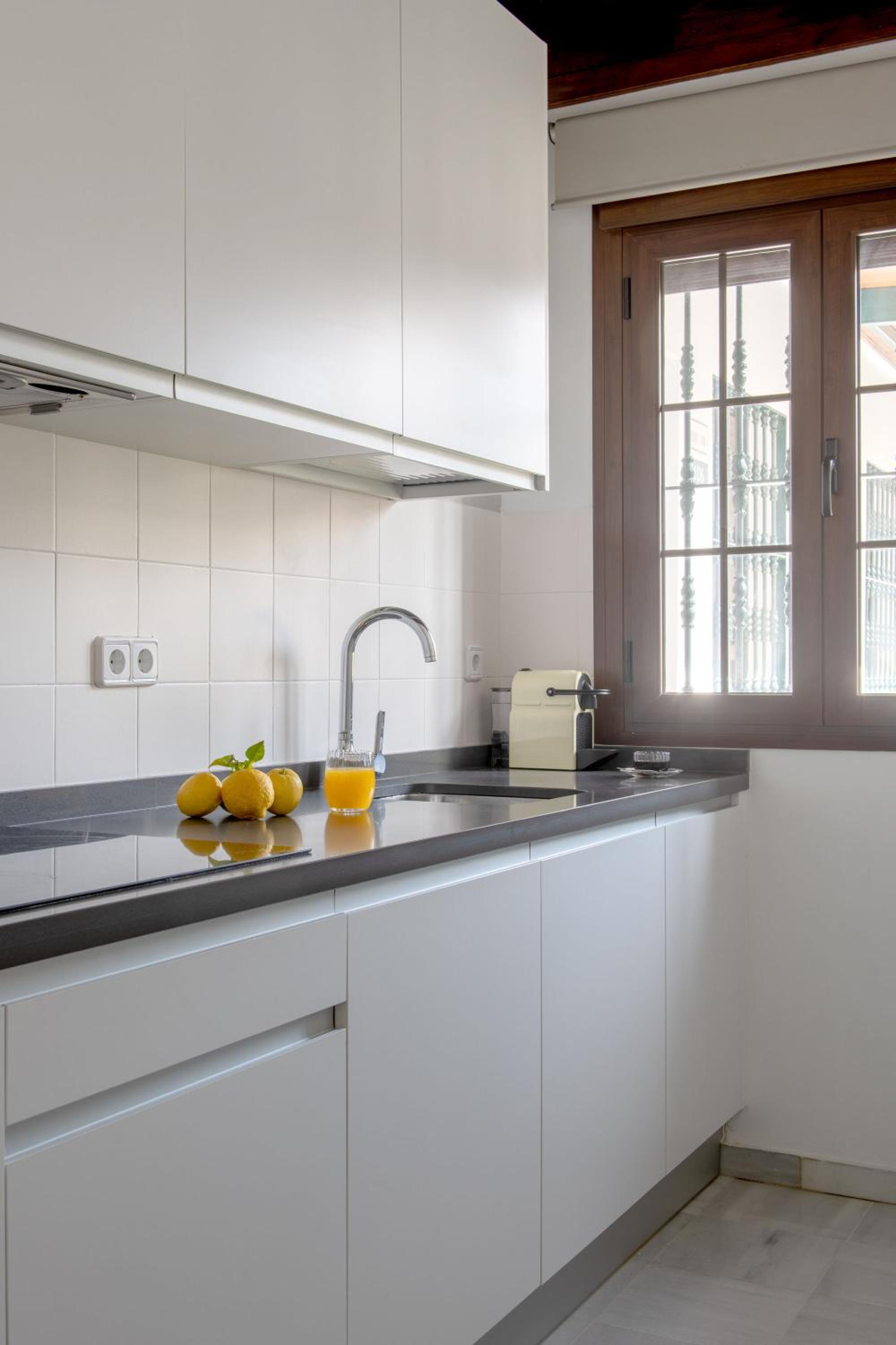 Triana Boutique Apartments by Hommyhome