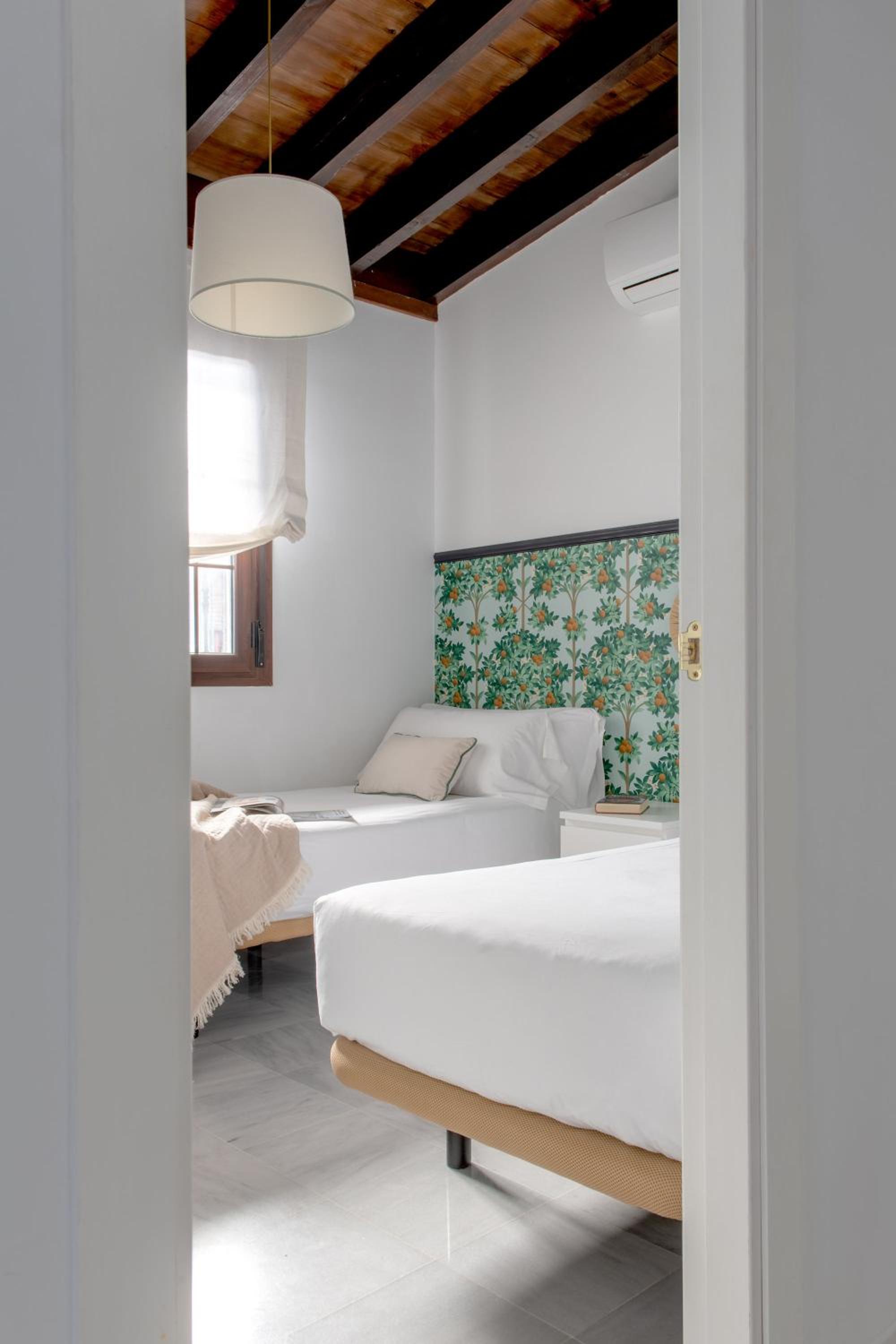 Triana Boutique Apartments by Hommyhome