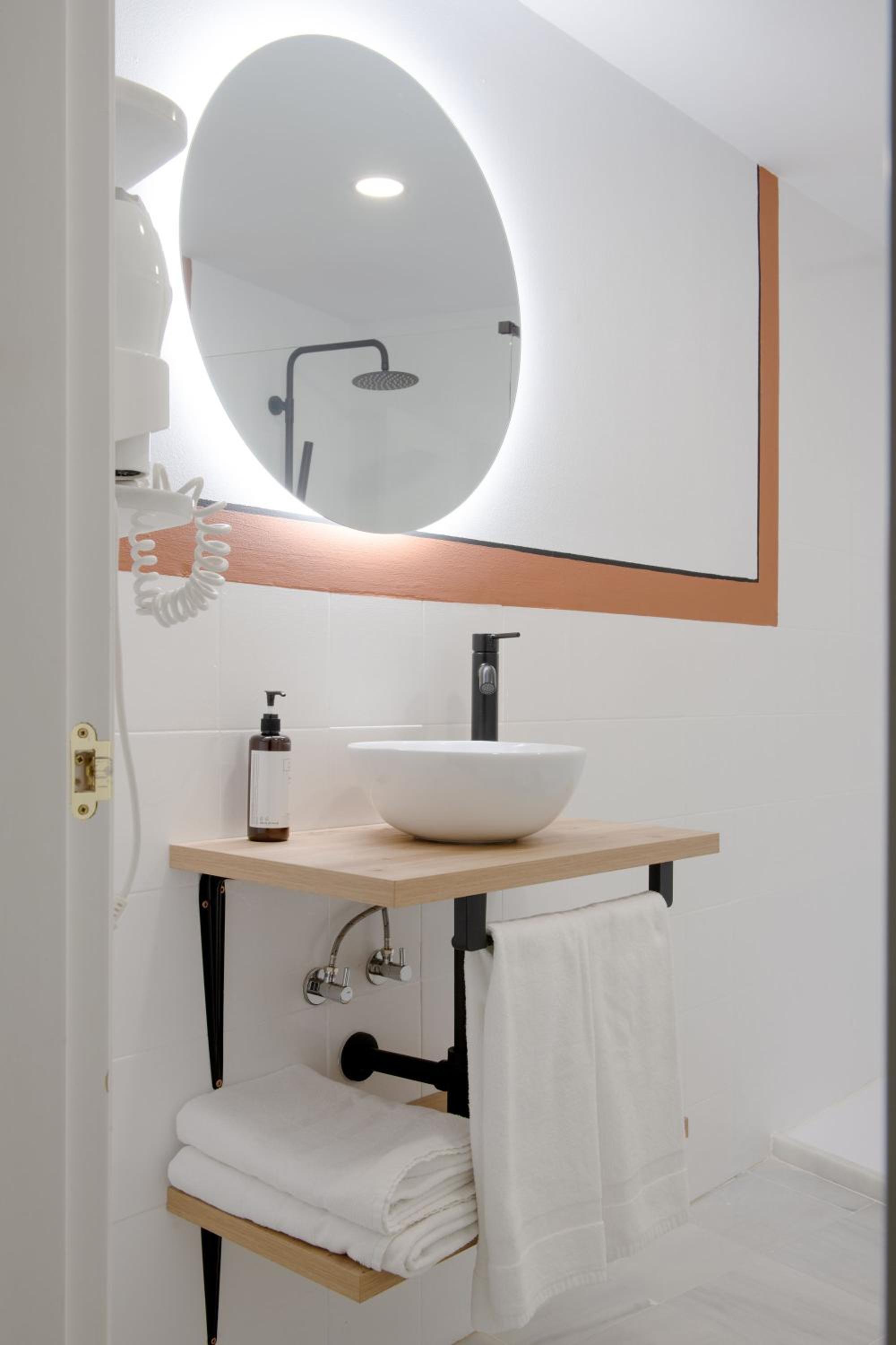 Triana Boutique Apartments by Hommyhome