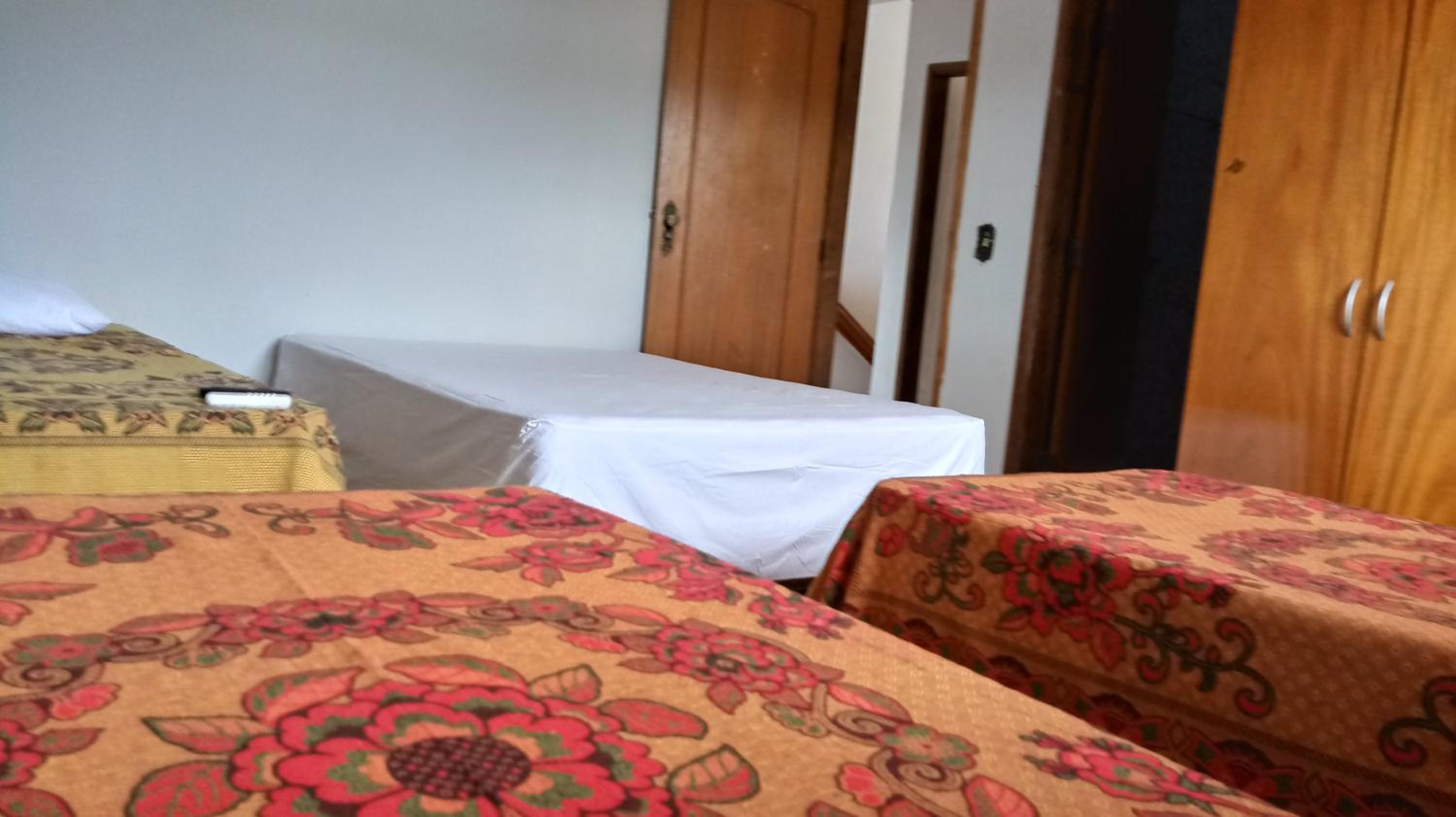 Sobrado Parque Mae Bonifacia 4 suites com ar e piscina