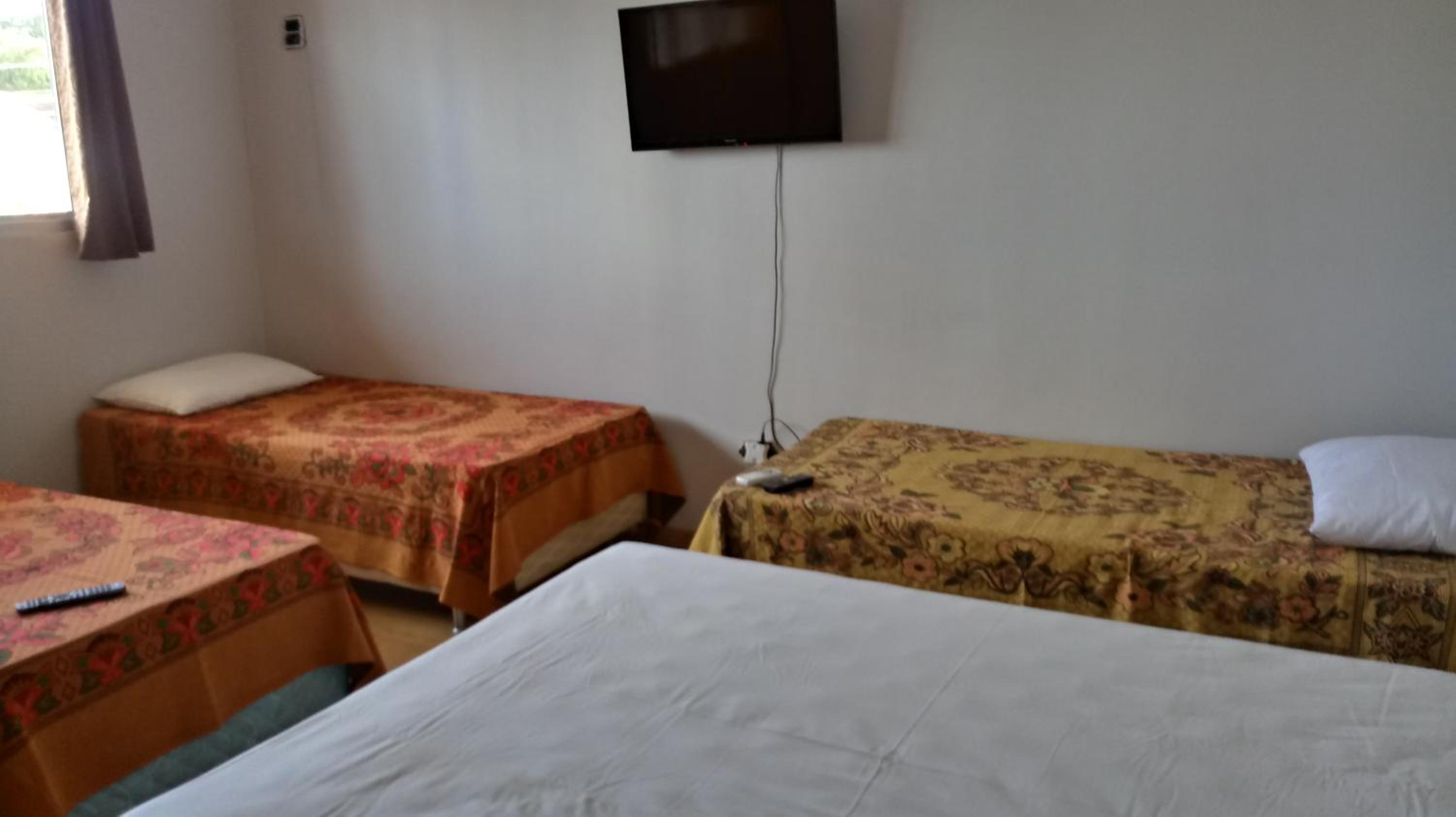 Sobrado Parque Mae Bonifacia 4 suites com ar e piscina