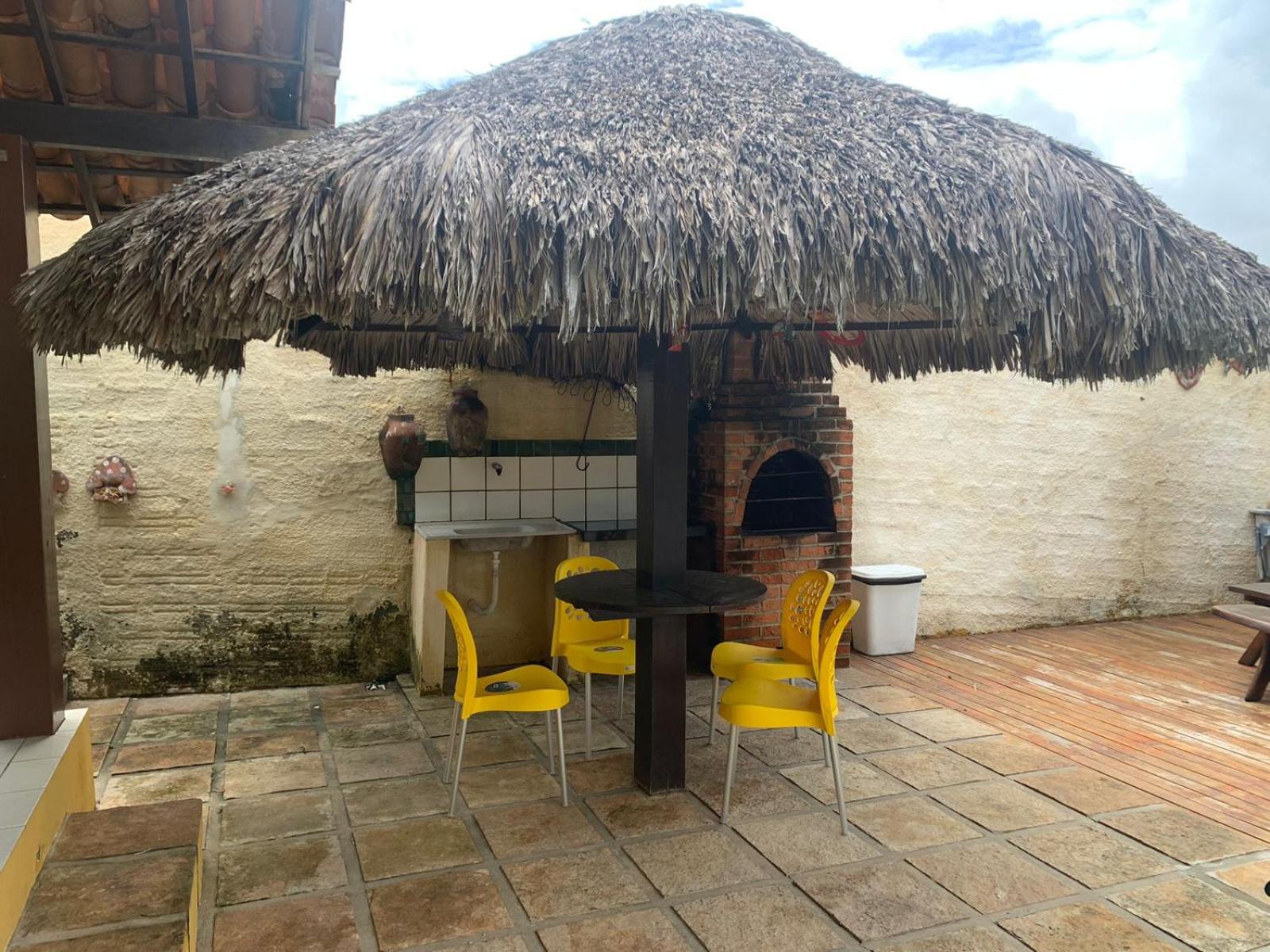 Excelente casa na Praia do Coqueiro com 4 suítes a 100m da praia