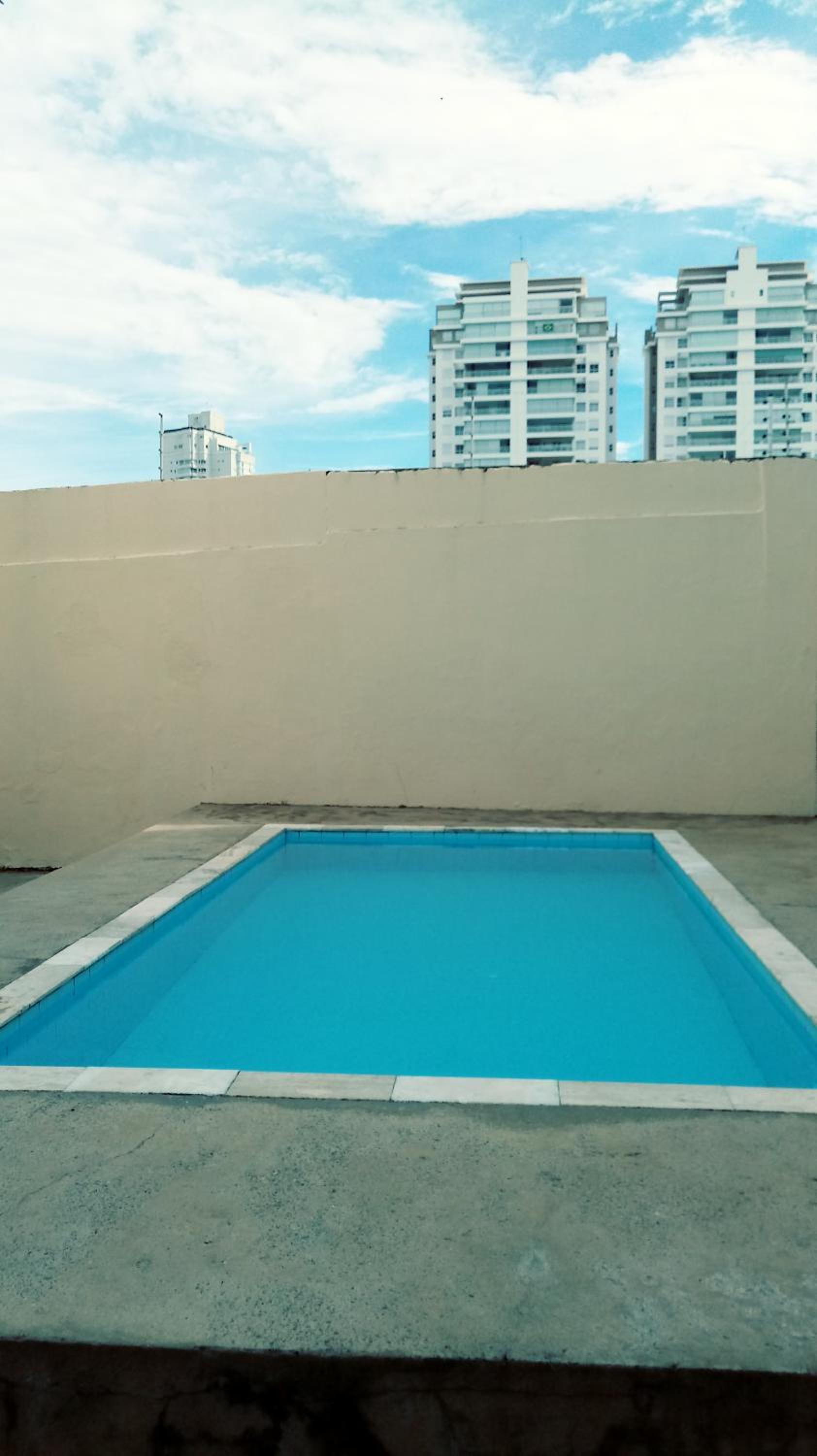 Sobrado Parque Mae Bonifacia 4 suites com ar e piscina