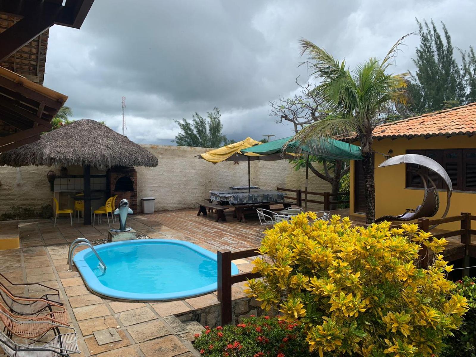 Excelente casa na Praia do Coqueiro com 4 suítes a 100m da praia