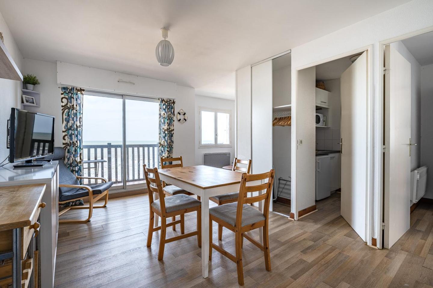 Charmant appartement face à la Mer avec balcon view 4