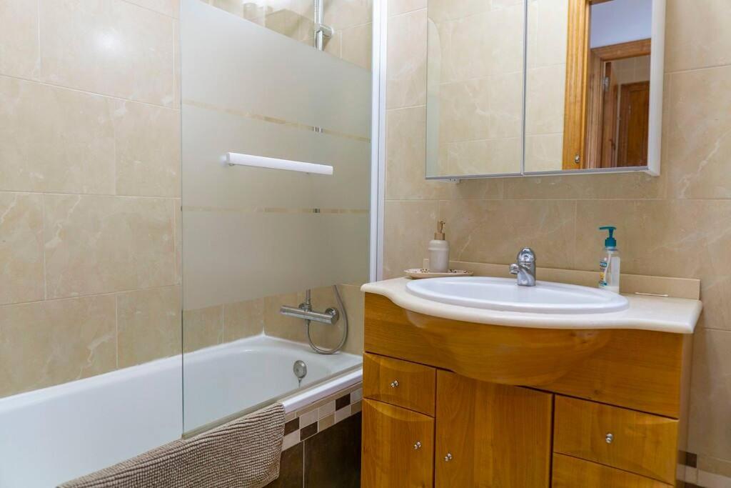 Beautiful 3 Bed Townhouse with landscaped communal pool area
