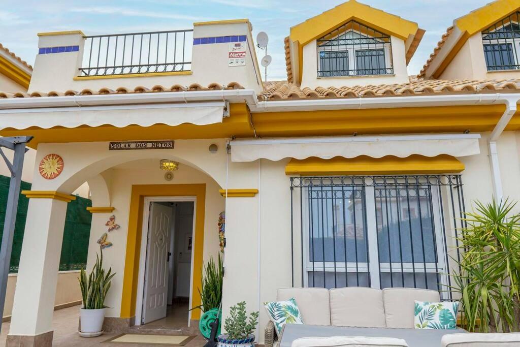 Beautiful 3 Bed Townhouse with landscaped communal pool area