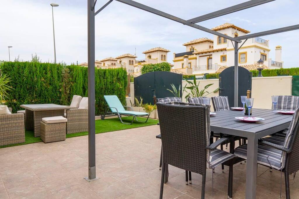 Beautiful 3 Bed Townhouse with landscaped communal pool area