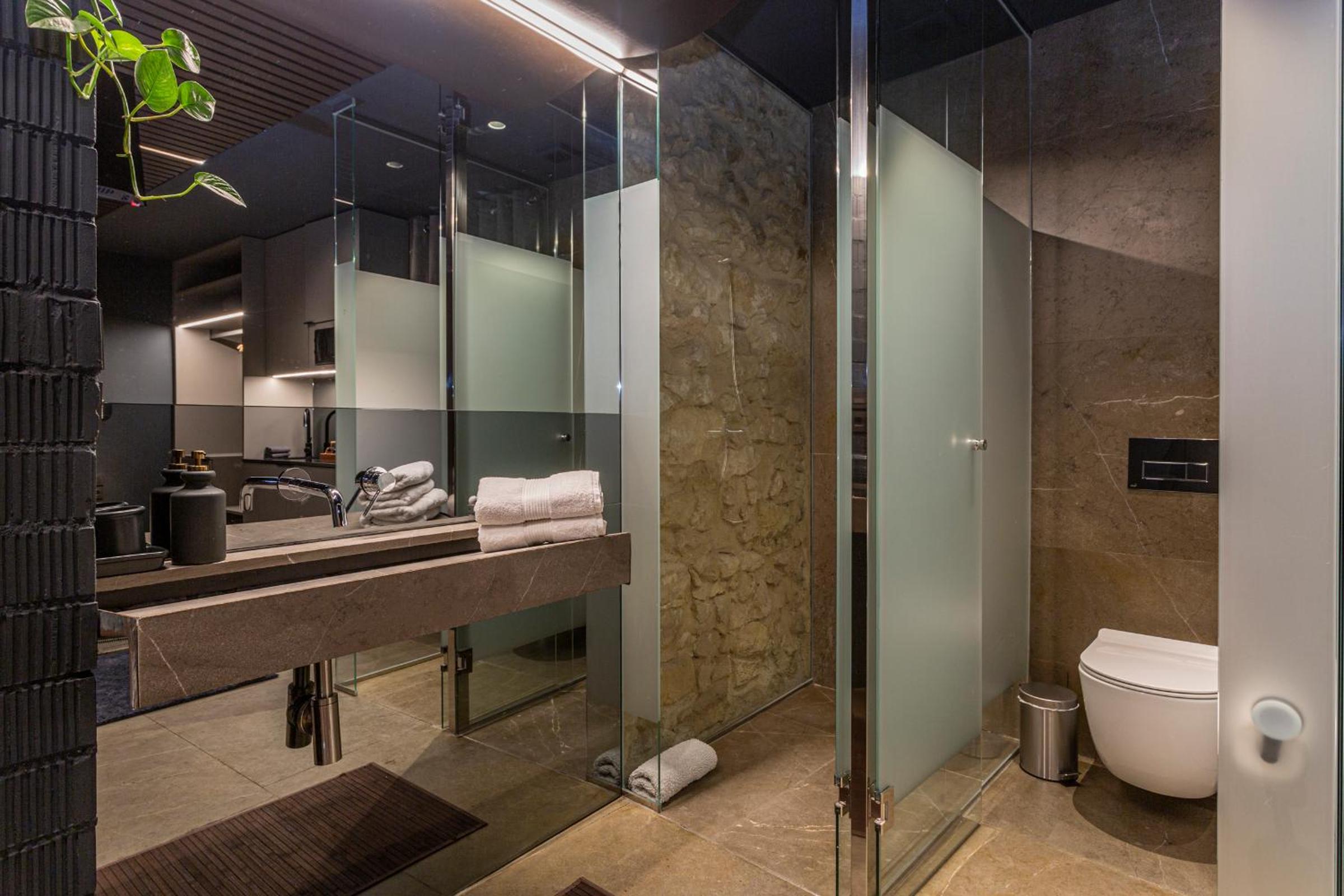 LUXURY EVOLUTION ROOMS