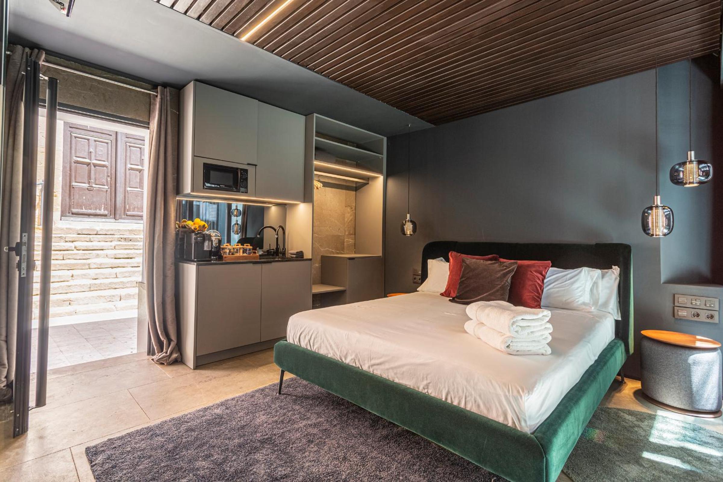 LUXURY EVOLUTION ROOMS