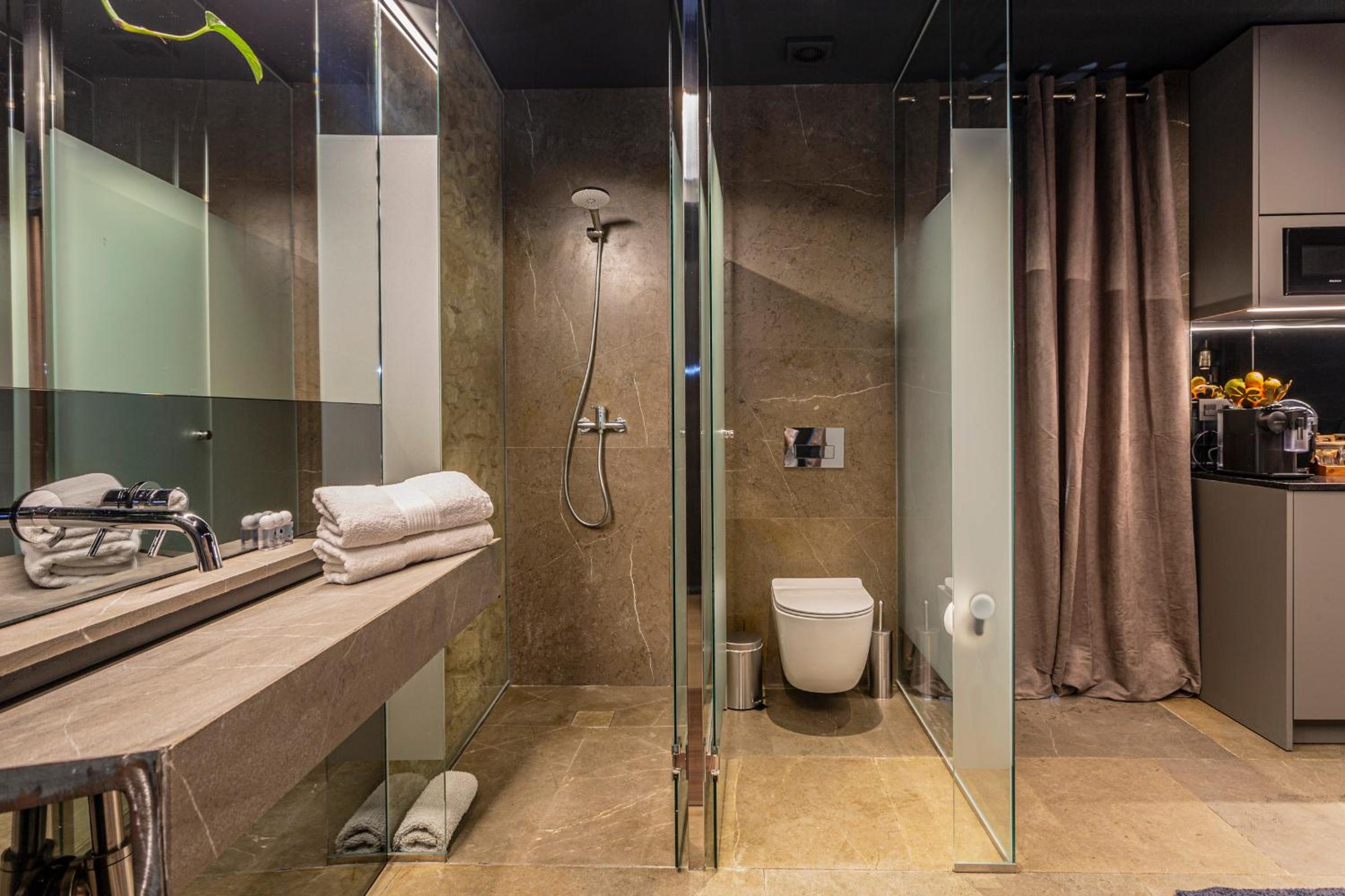 LUXURY EVOLUTION ROOMS