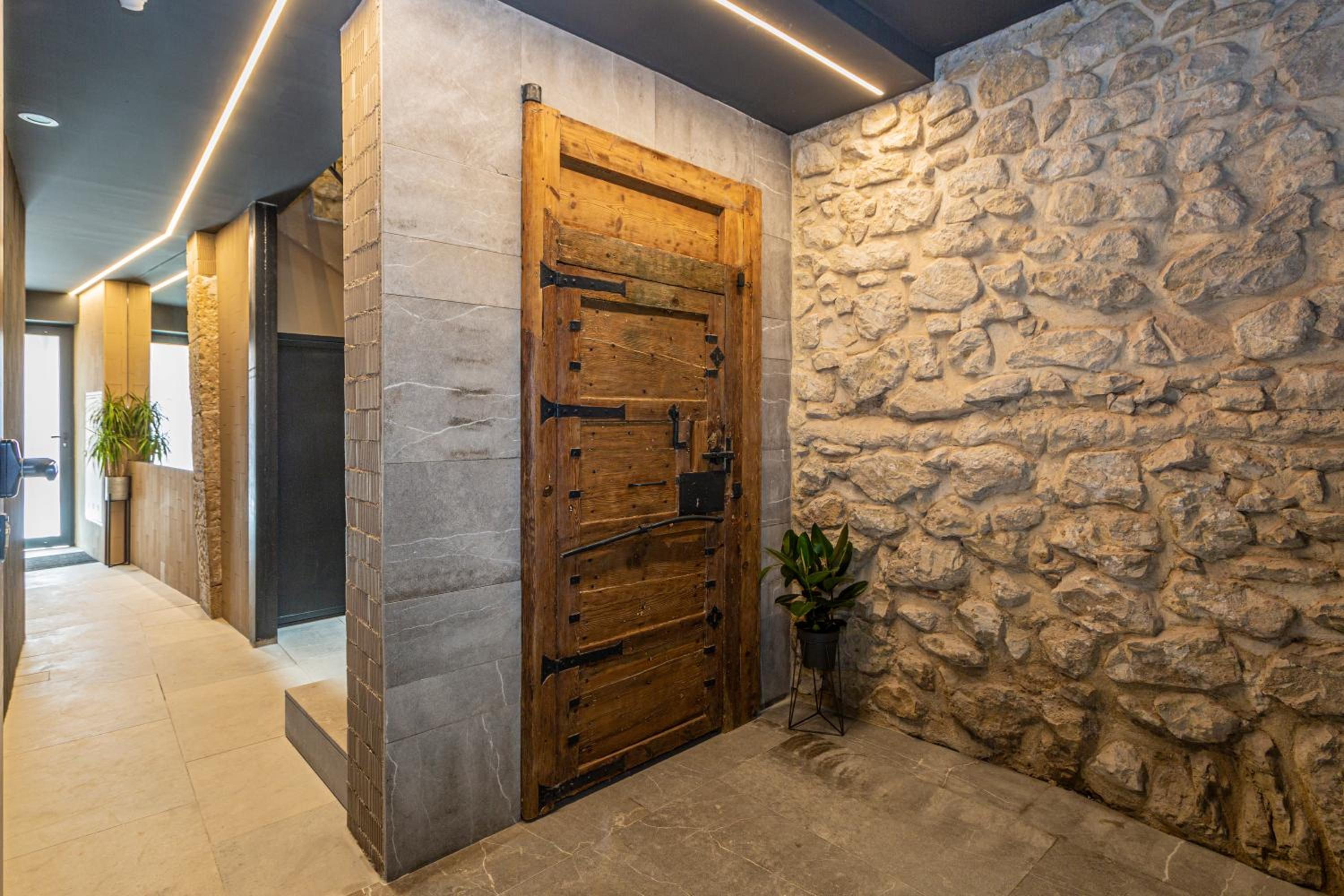 LUXURY EVOLUTION ROOMS