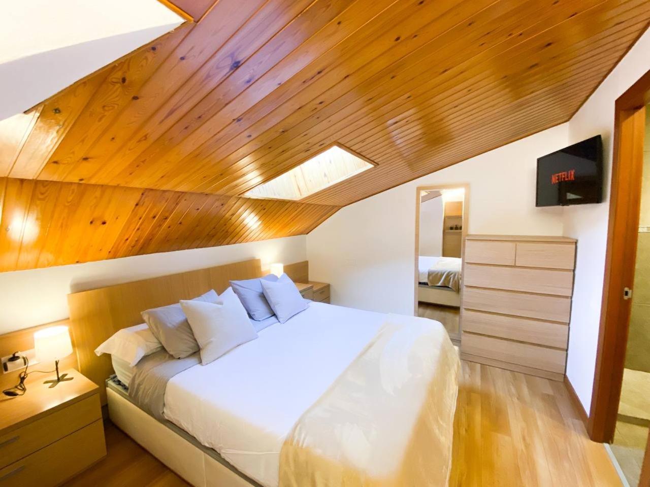 Elegante Ático Encamp - FREE Parking Wifi SmartTv - Con altillo y 2 baños completos! l by BonesVacances