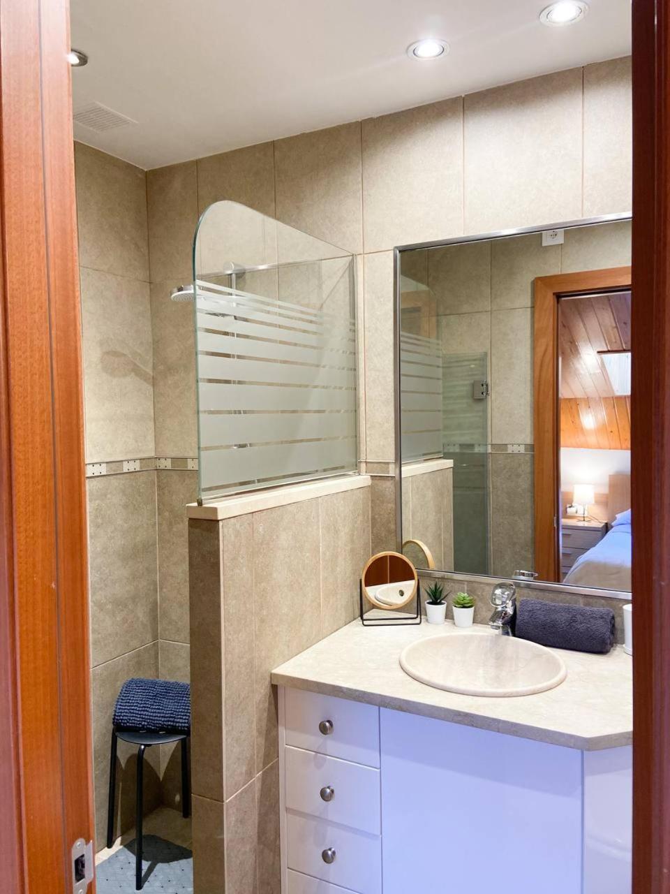 Elegante Ático Encamp - FREE Parking Wifi SmartTv - Con altillo y 2 baños completos! l by BonesVacances