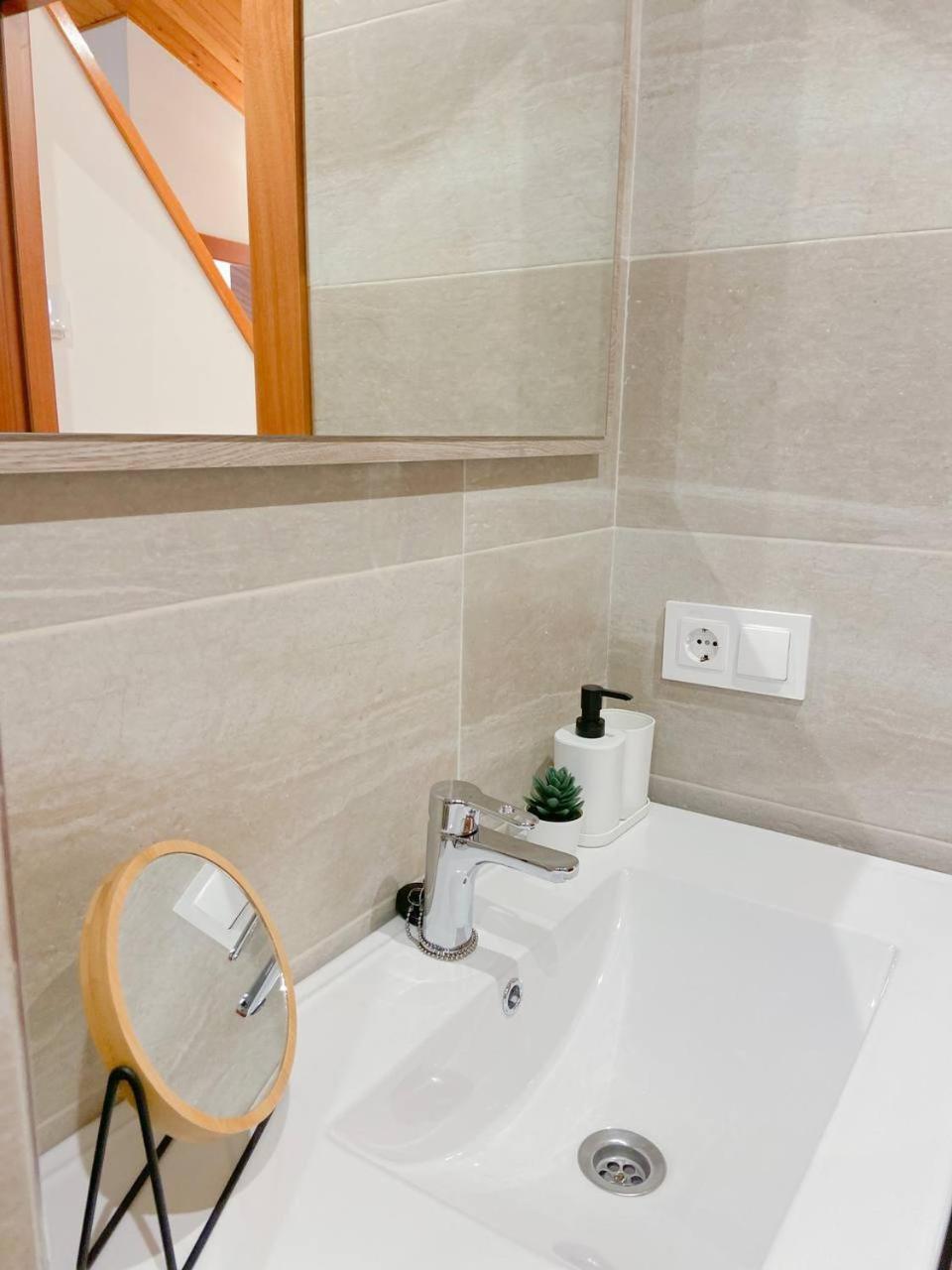Elegante Ático Encamp - FREE Parking Wifi SmartTv - Con altillo y 2 baños completos! l by BonesVacances