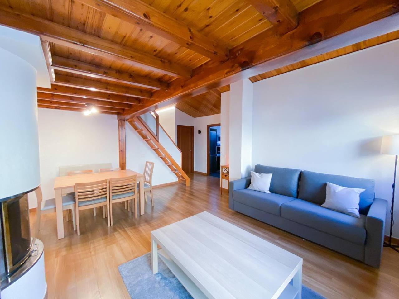 Elegante Ático Encamp - FREE Parking Wifi SmartTv - Con altillo y 2 baños completos! l by BonesVacances