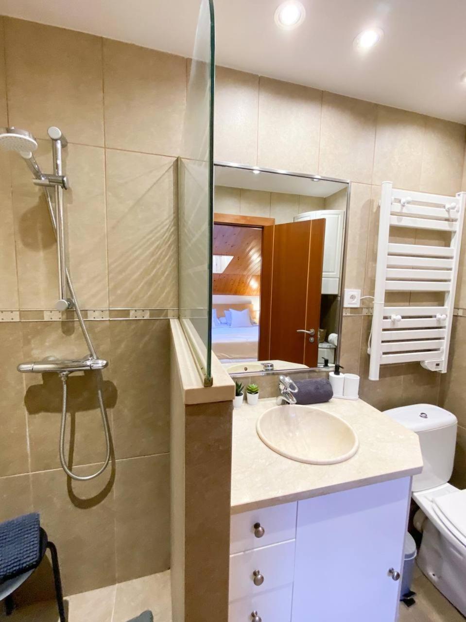 Elegante Ático Encamp - FREE Parking Wifi SmartTv - Con altillo y 2 baños completos! l by BonesVacances