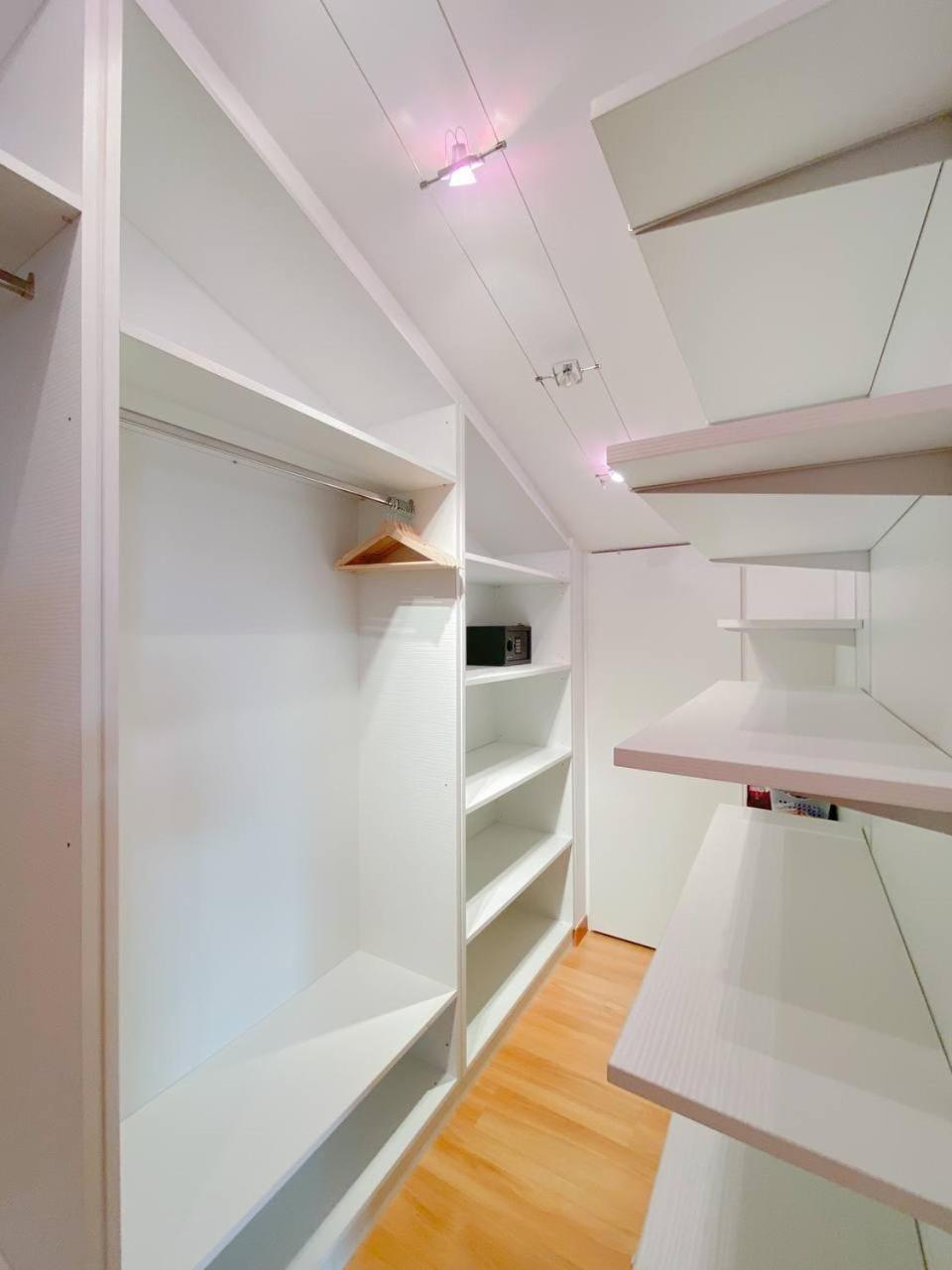 Elegante Ático Encamp - FREE Parking Wifi SmartTv - Con altillo y 2 baños completos! l by BonesVacances