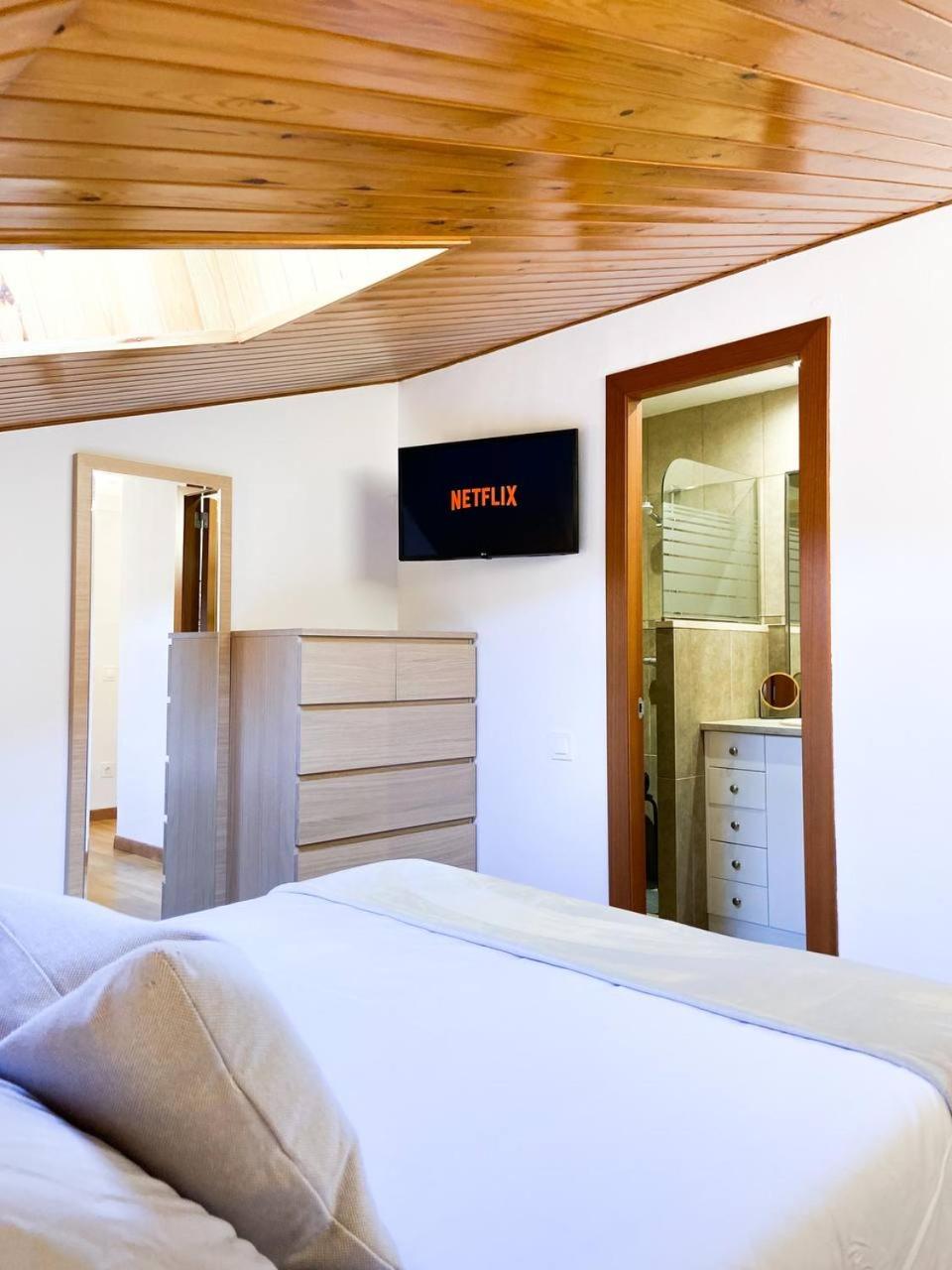 Elegante Ático Encamp - FREE Parking Wifi SmartTv - Con altillo y 2 baños completos! l by BonesVacances