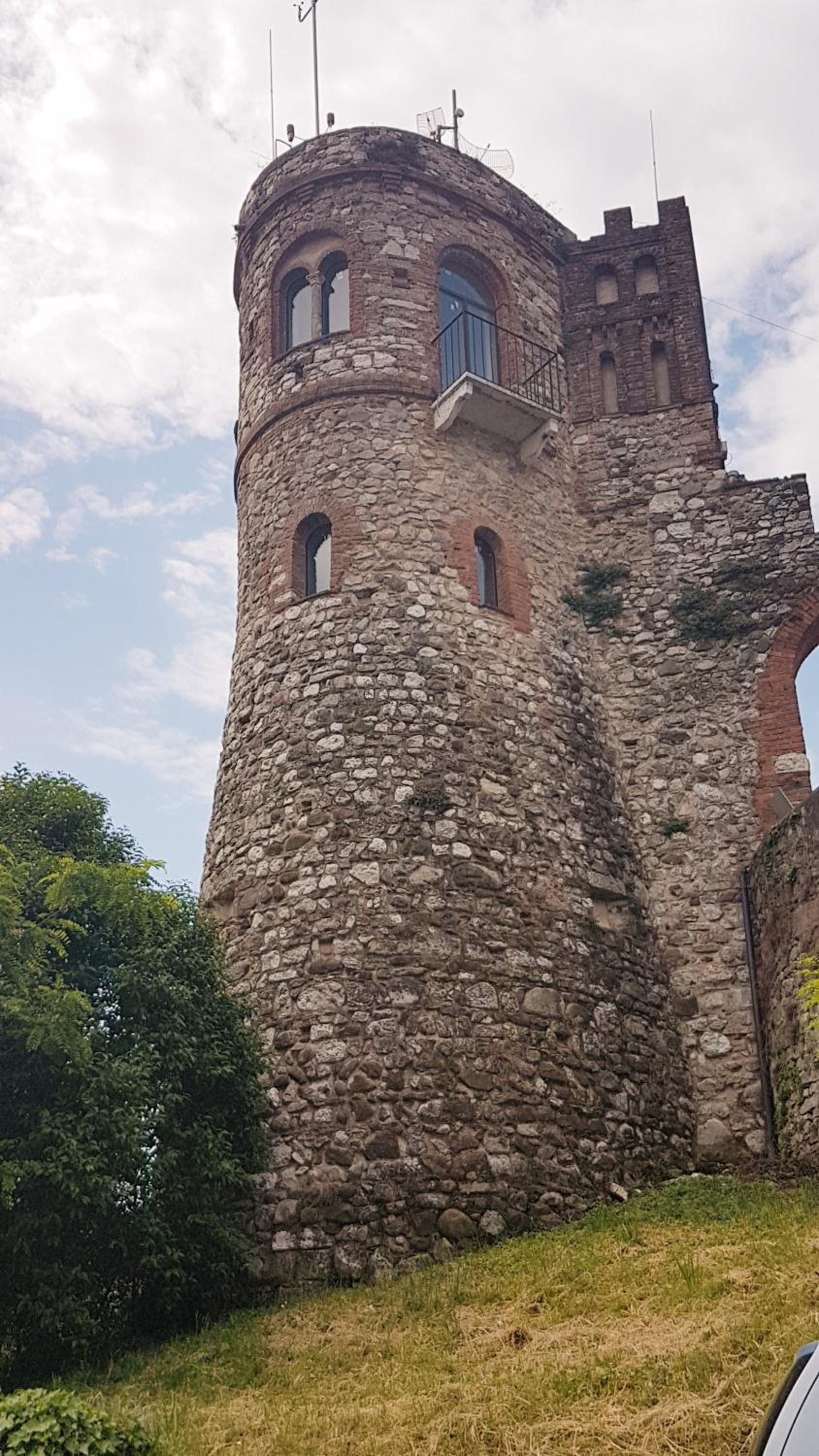 Hotel Luminoso Trilocale con Piscina e Giardino privato - Image 1