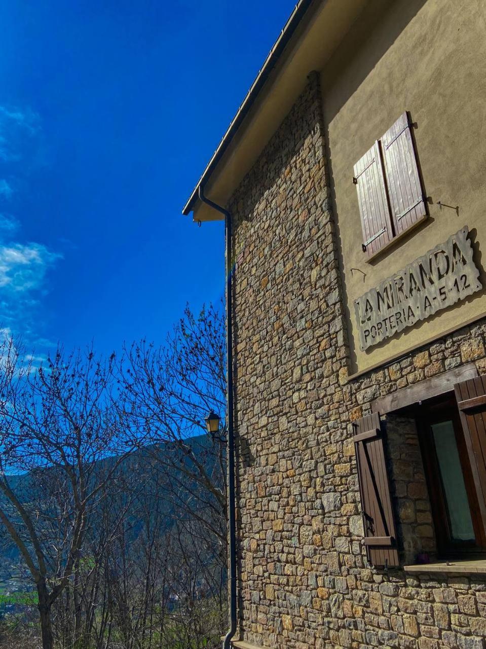 Elegante Ático Encamp - FREE Parking Wifi SmartTv - Con altillo y 2 baños completos! l by BonesVacances