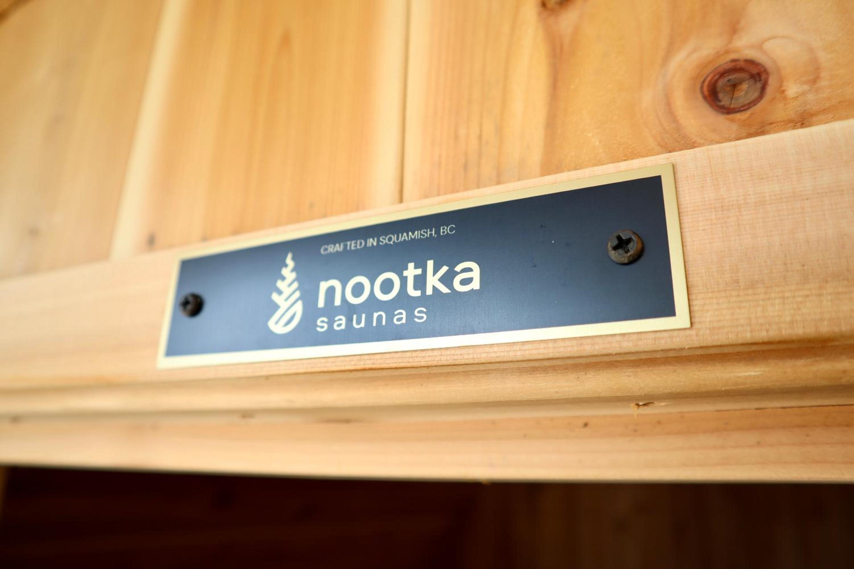 Golden Vacations - 2mins to Town, AC  Sauna, Self Check-in, Full Kitchen, Free Laundry  Parking, Family Pet Friendly, Comfortably Sleeps Up To 10 - Property Image 60