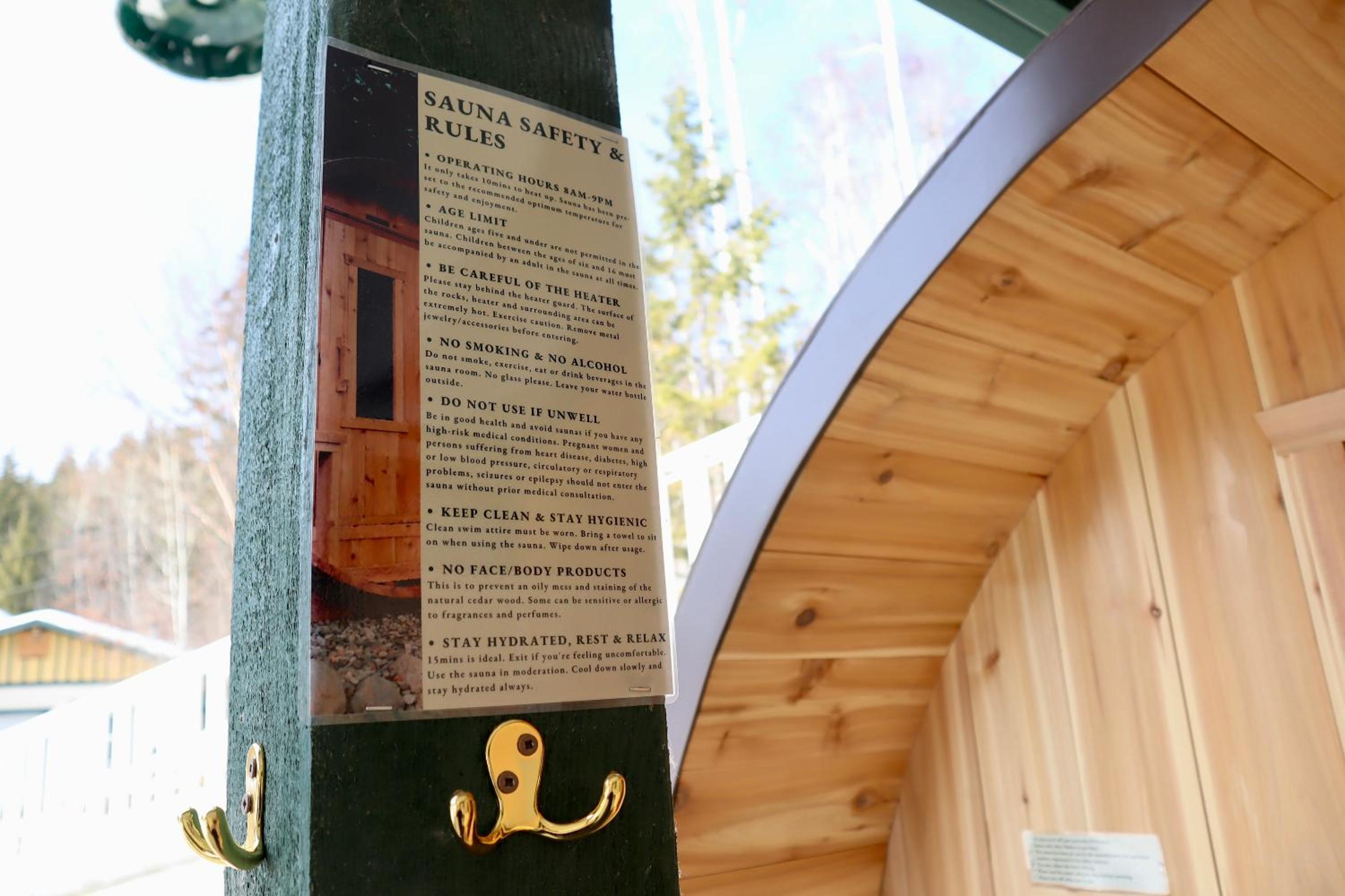 Golden Vacations - 2mins to Town, AC  Sauna, Self Check-in, Full Kitchen, Free Laundry  Parking, Family Pet Friendly, Comfortably Sleeps Up To 10 - Property Image 74