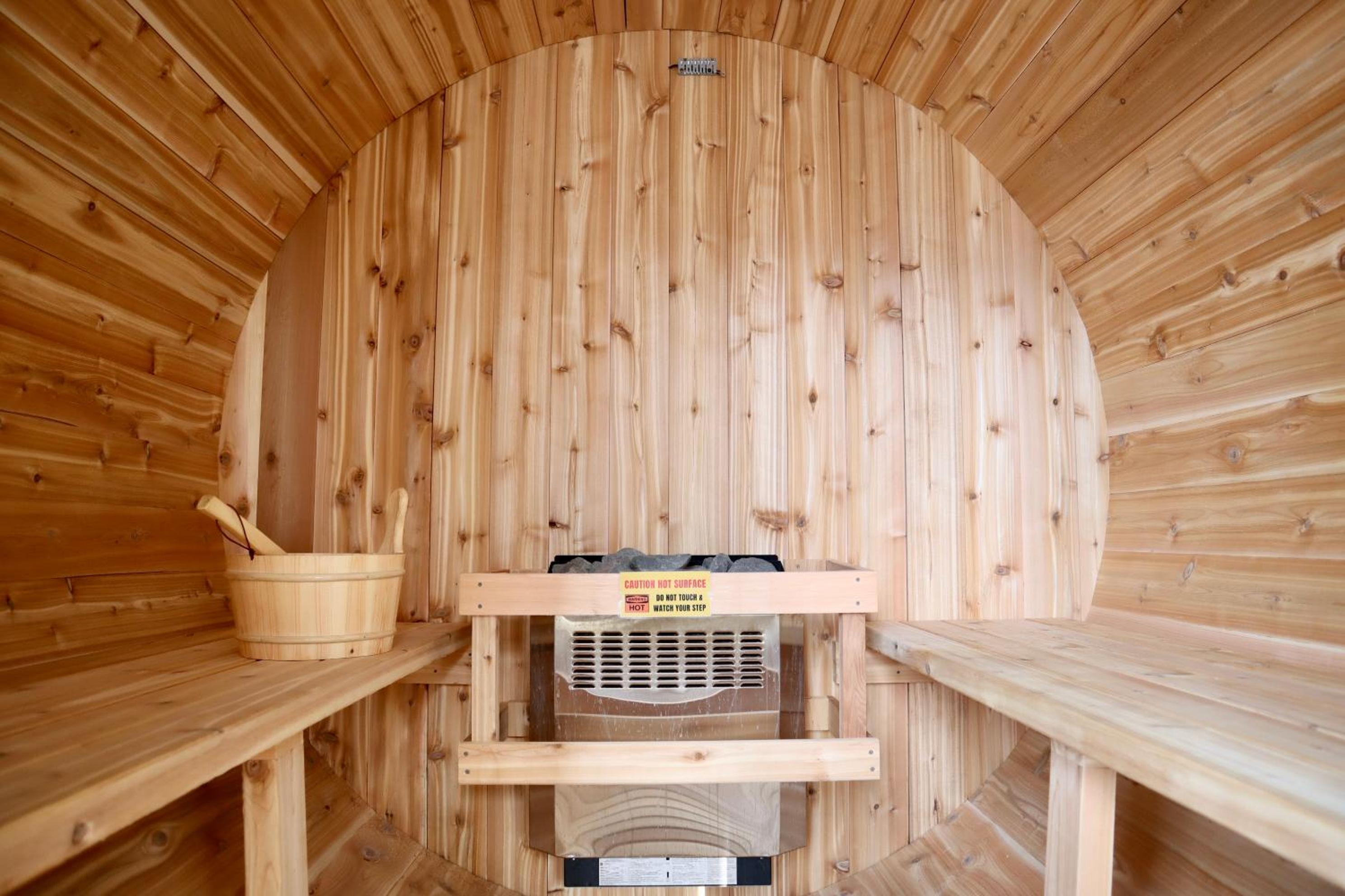 Golden Vacations - 2mins to Town, AC  Sauna, Self Check-in, Full Kitchen, Free Laundry  Parking, Family Pet Friendly, Comfortably Sleeps Up To 10 - Property Image 19