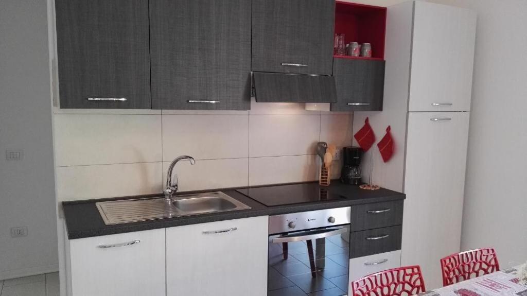 Red Apartment - Residenza Silvana view 5