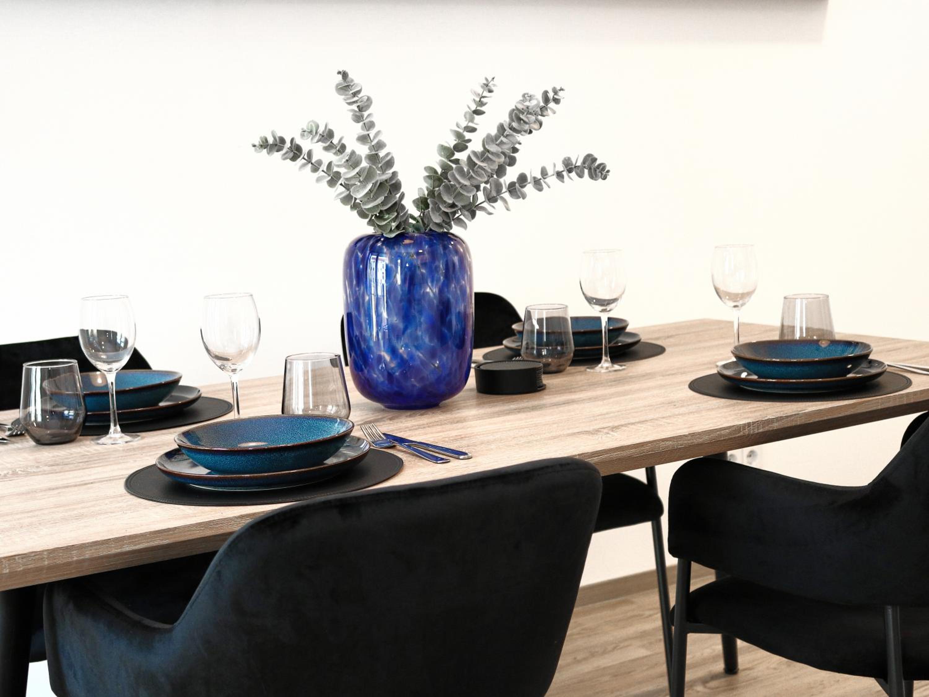 LIGHTPLACE • Design • Boxspring • Balkon • 2 Smart TV •Innenstadt