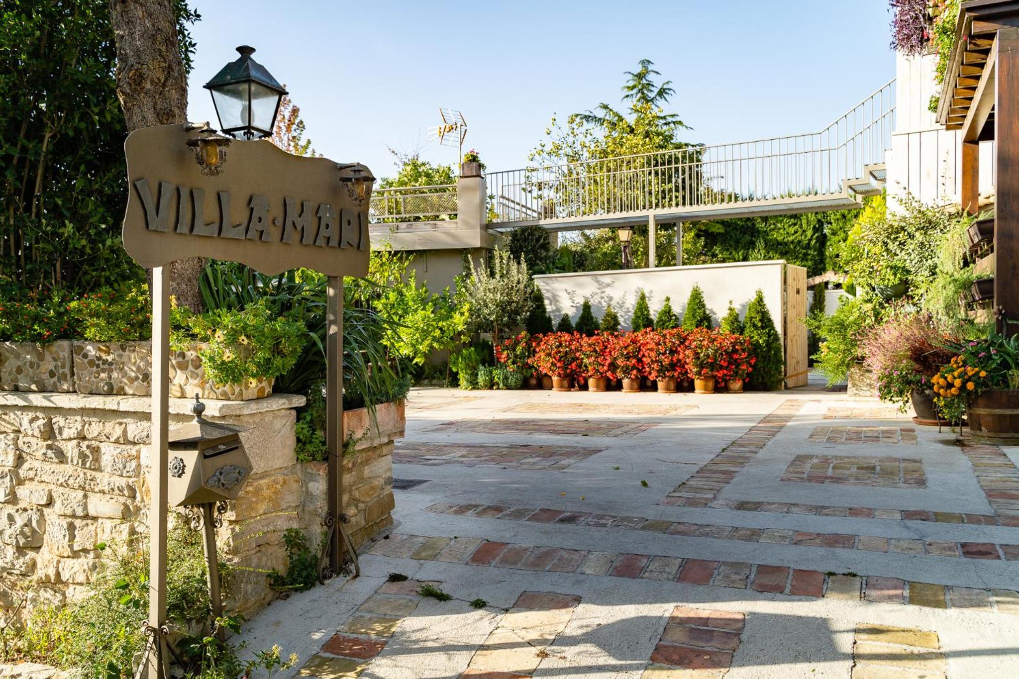 Villa-Mari