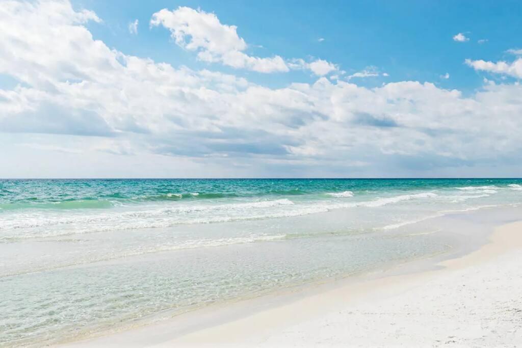 10 Min WalkTo 30A Beach Rooftop View & Cinema view 3