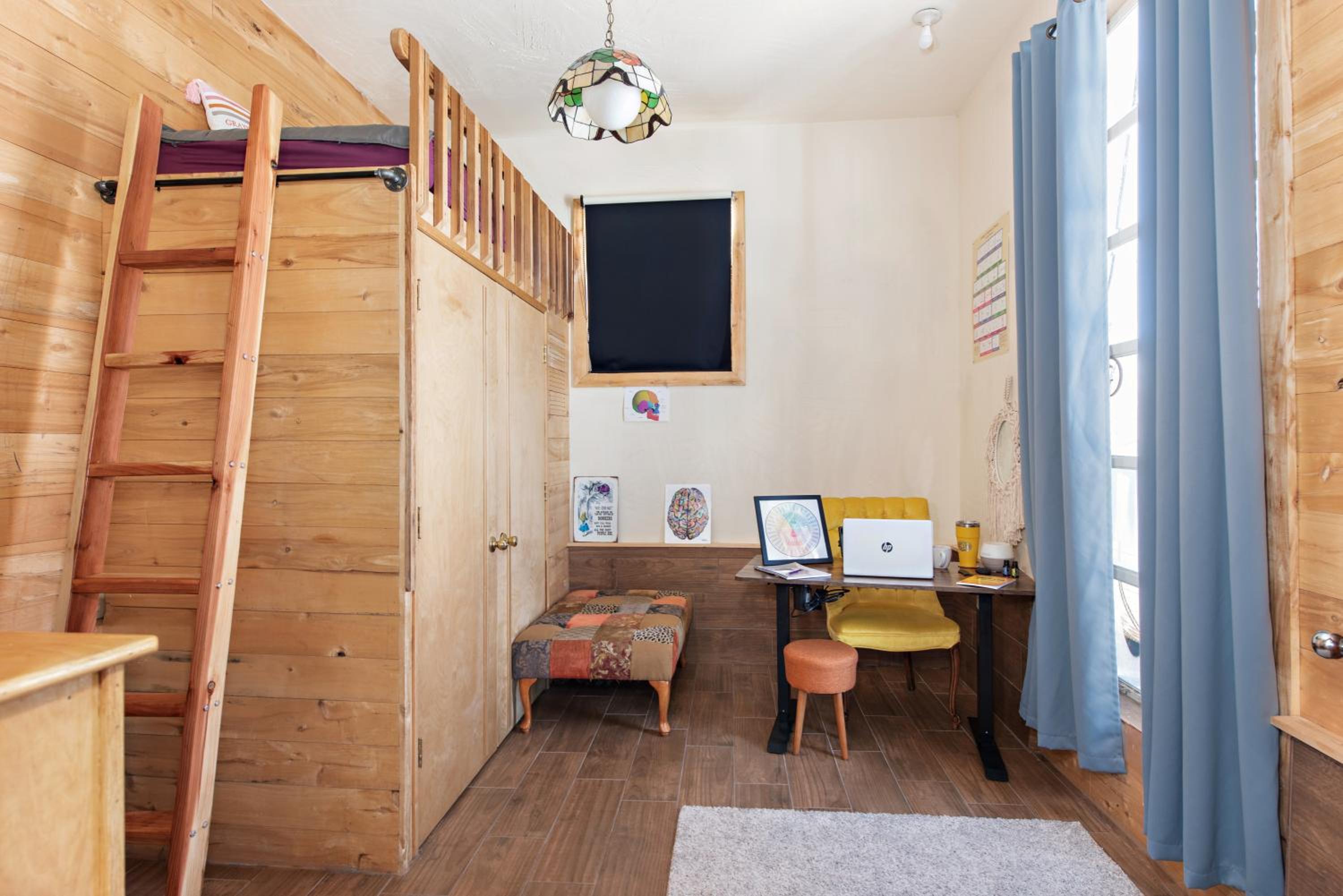 Wanderer Studio, AN OFF GRID MOUNTAIN Guest Studio With Fantastic Views