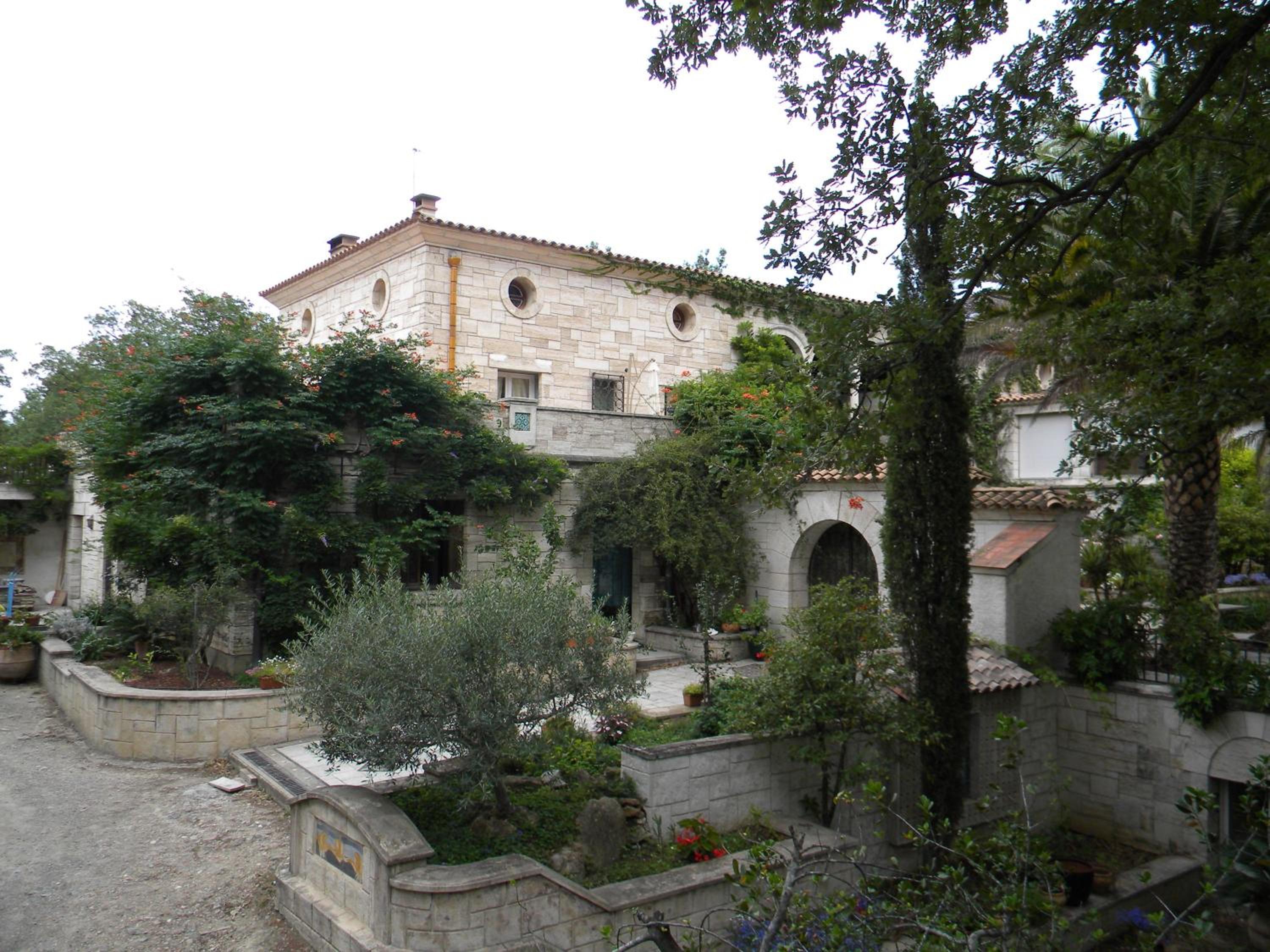 Photo 10