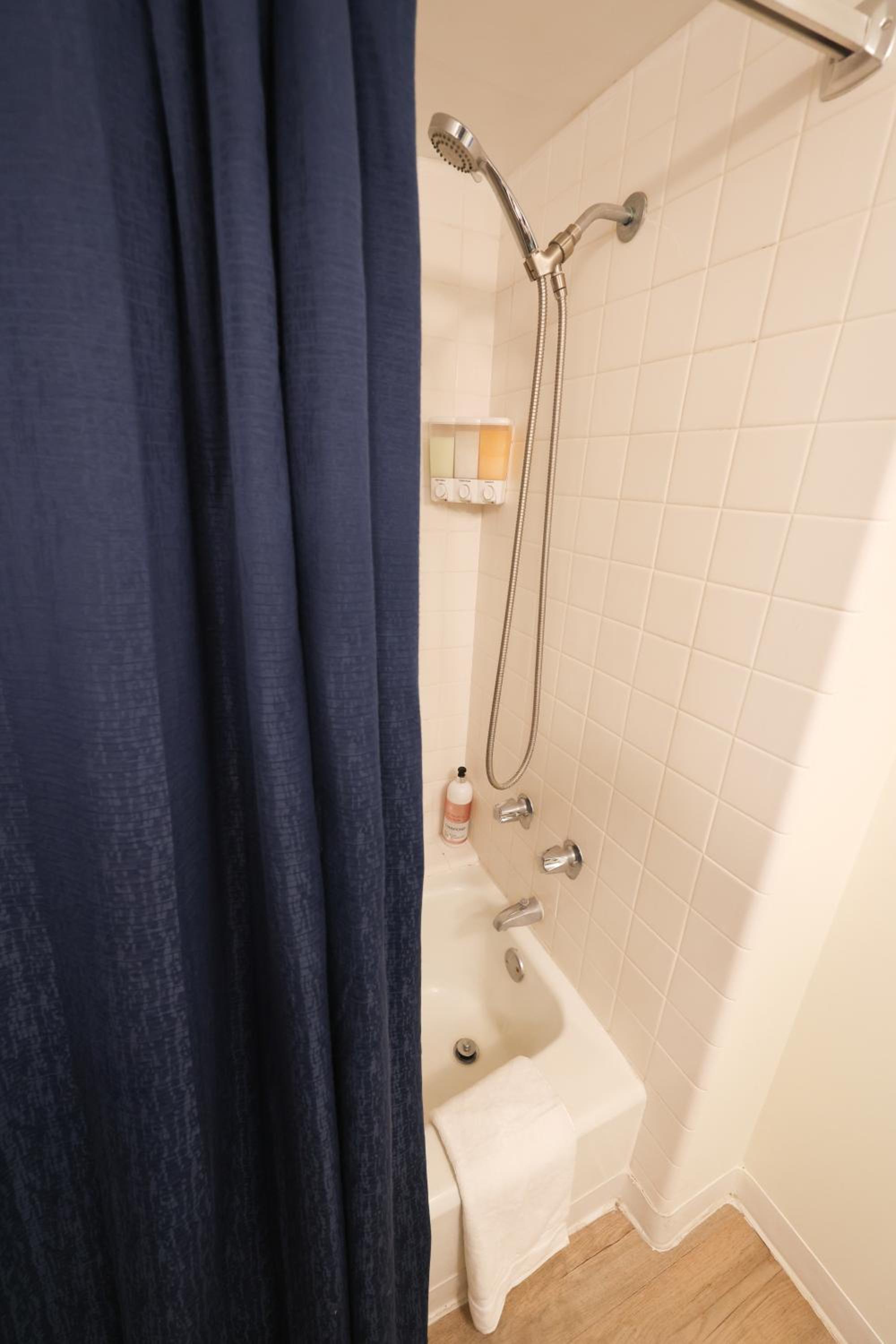 Tropical Studios at Marine Surf Waikiki - FREE PARKING - BEST LOCATION - FULL KITCHEN - SWIMMING POOL 照片第 215 張,共 263 張