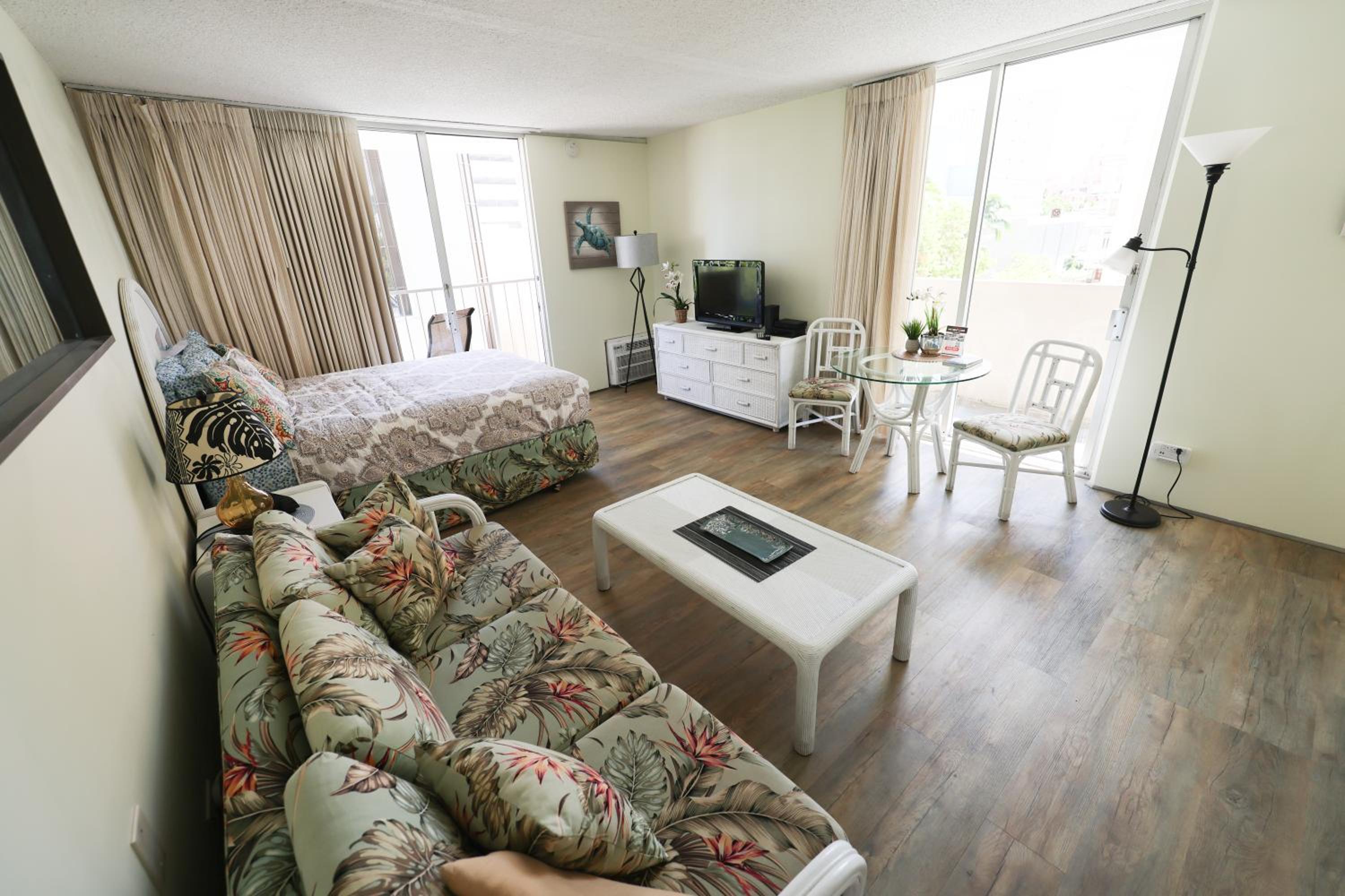 Tropical Studios at Marine Surf Waikiki - FREE PARKING - BEST LOCATION - FULL KITCHEN - SWIMMING POOL 照片第 254 張,共 263 張
