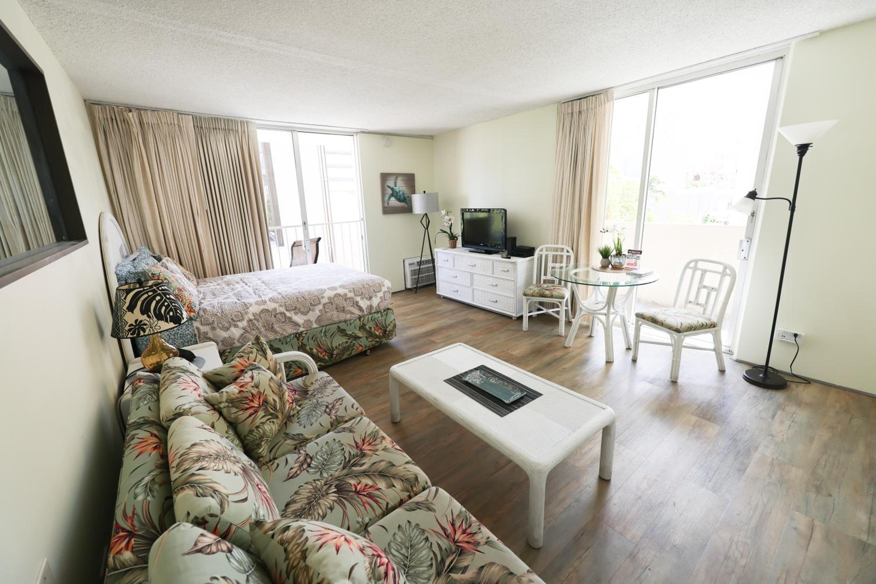 Tropical Studios at Marine Surf Waikiki - FREE PARKING - BEST LOCATION - FULL KITCHEN - SWIMMING POOL 照片第 187 張,共 263 張