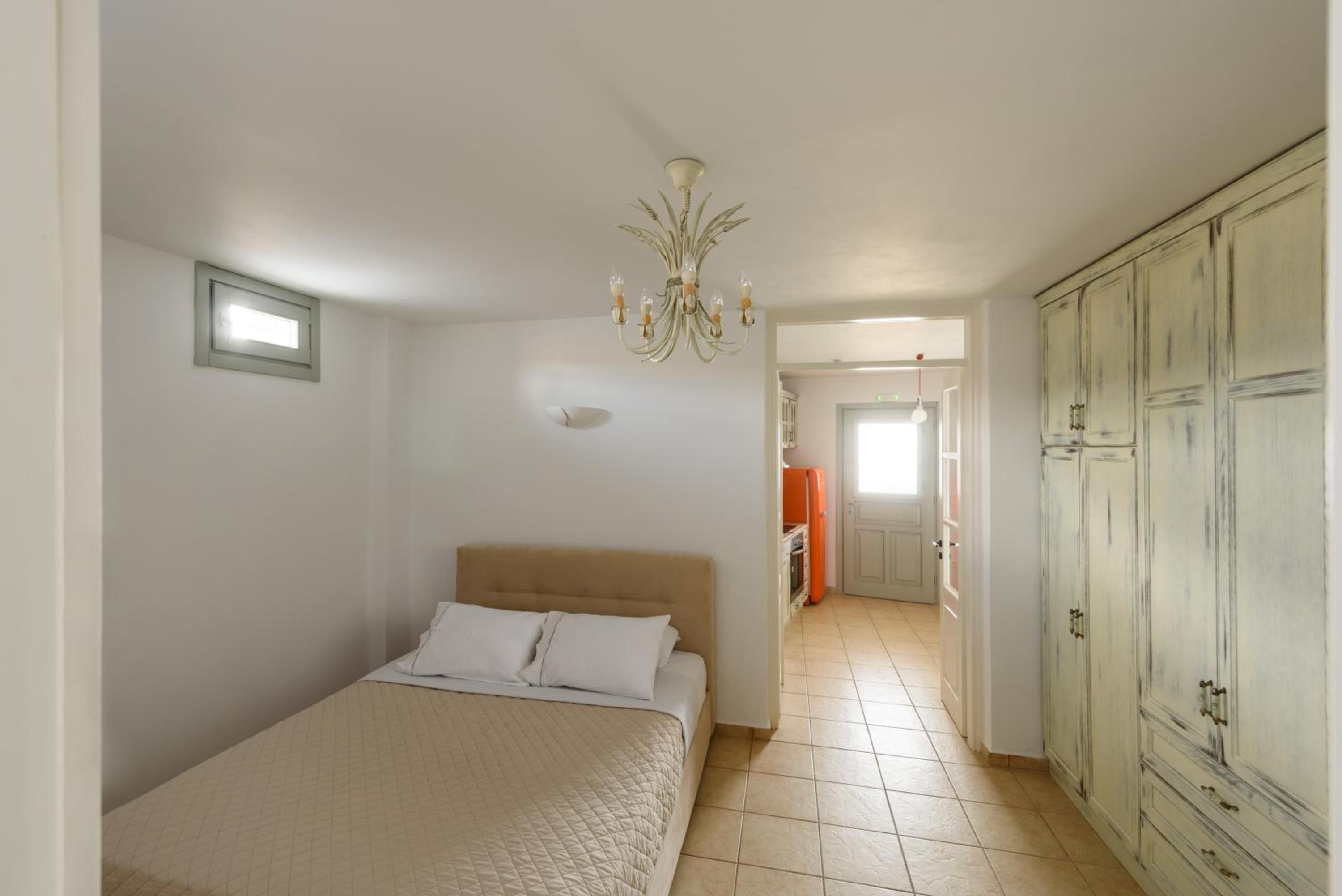 Red Cliff Santorini Villa - Volcano View & Jacuzzi photo 4