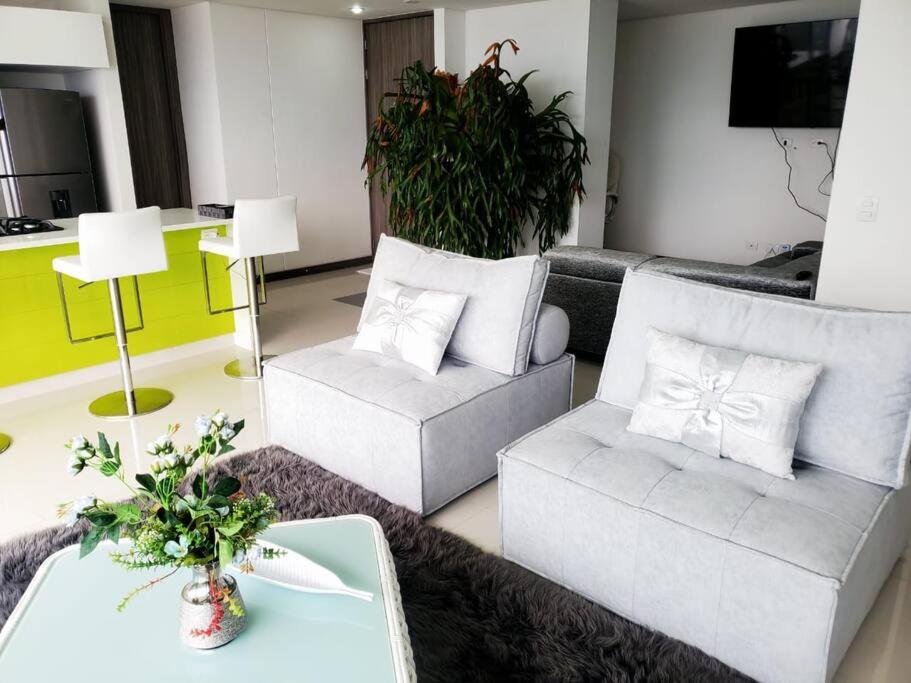 Penthouse Lujo Itagui 40 Piso Vista Panoramica Jacuzzi Sauna Largo Plazo
